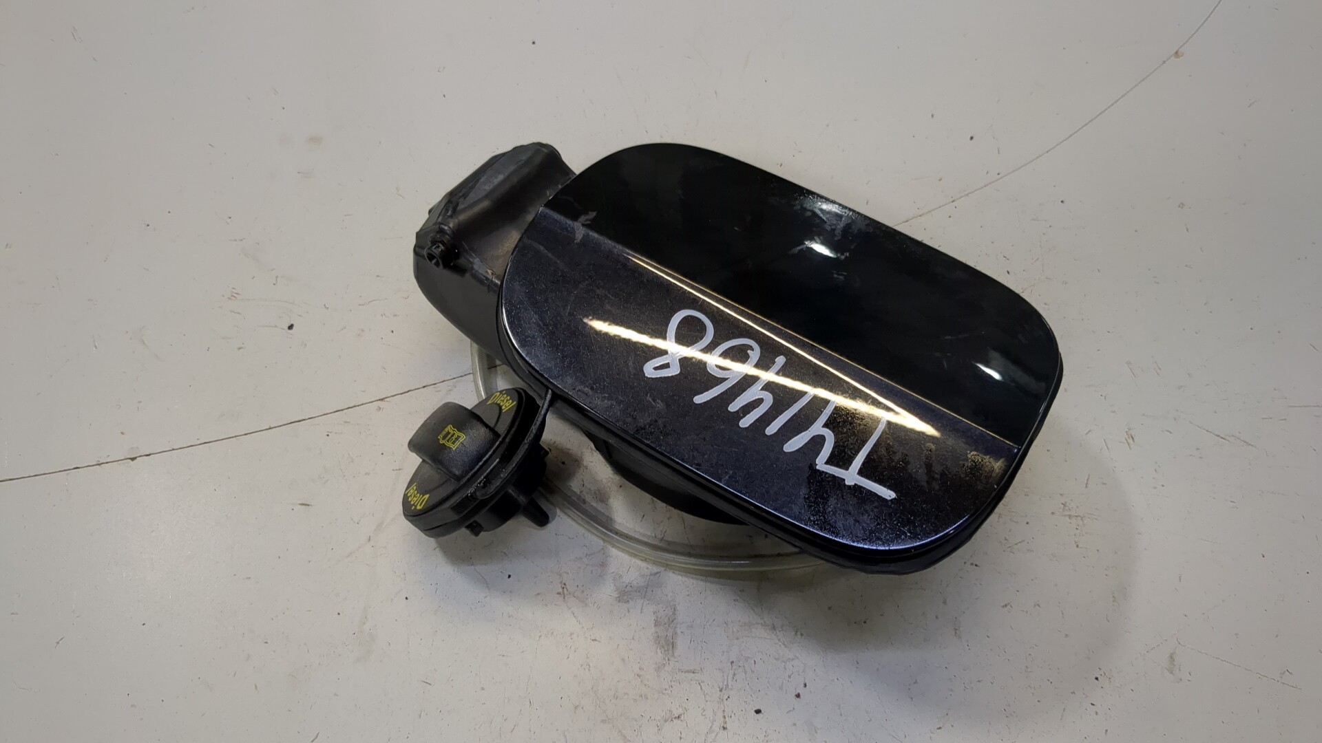 Лючок бензобака