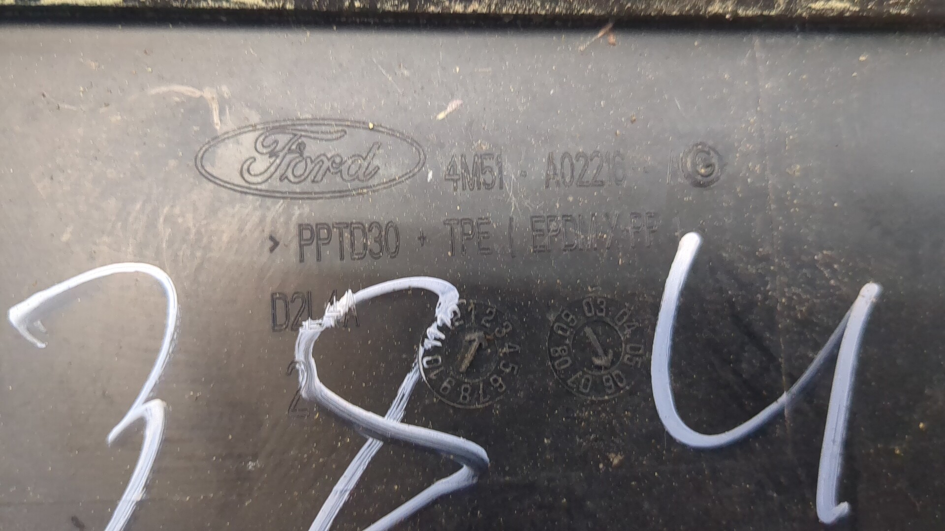 Решетка стеклоочистителей (Жабо)