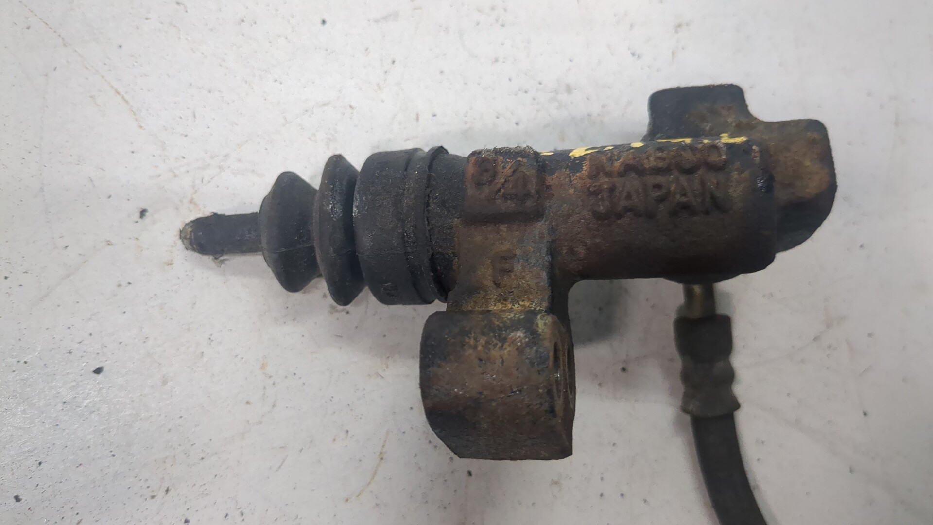 Цилиндр сцепления рабочий