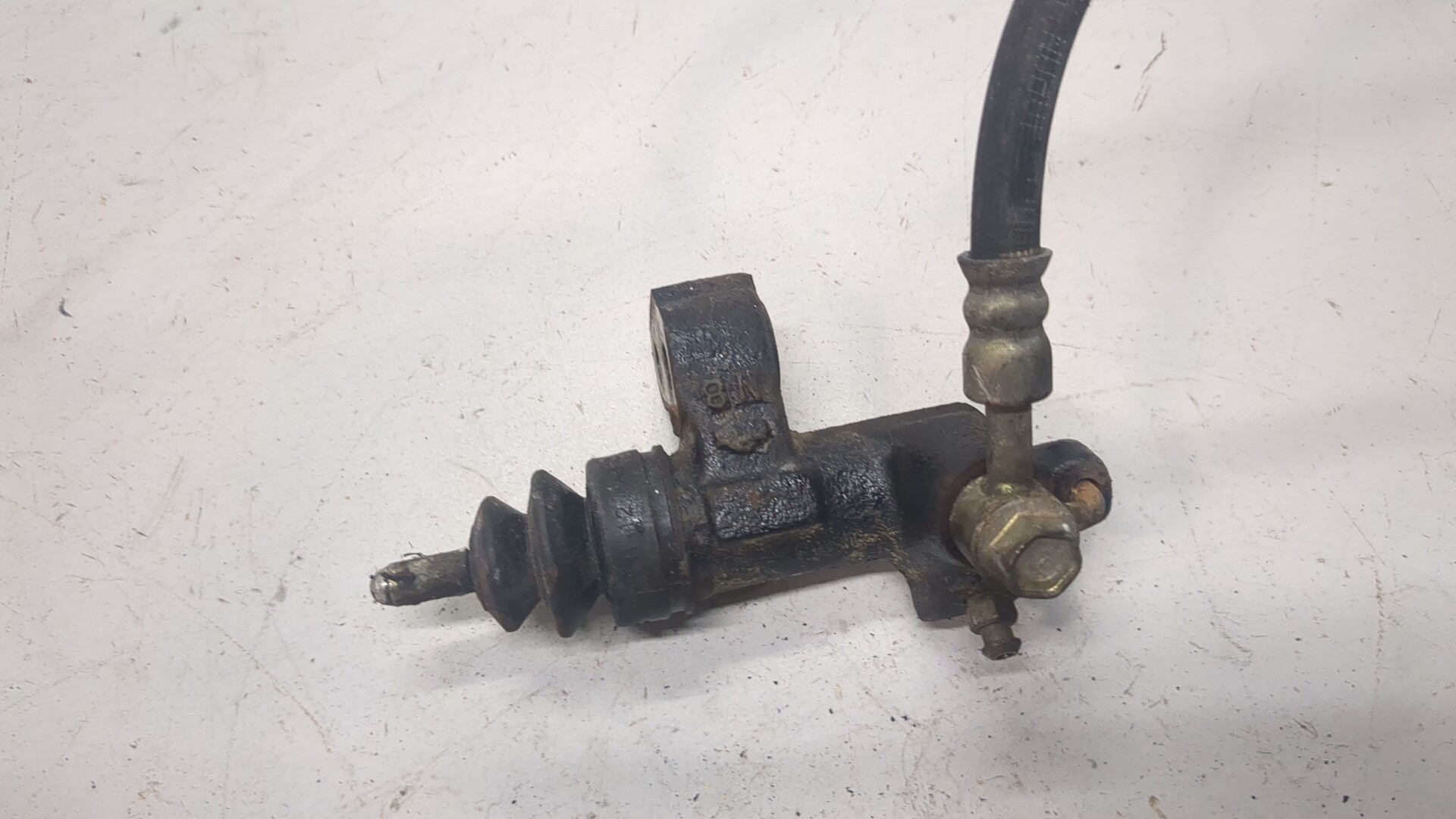 Цилиндр сцепления рабочий