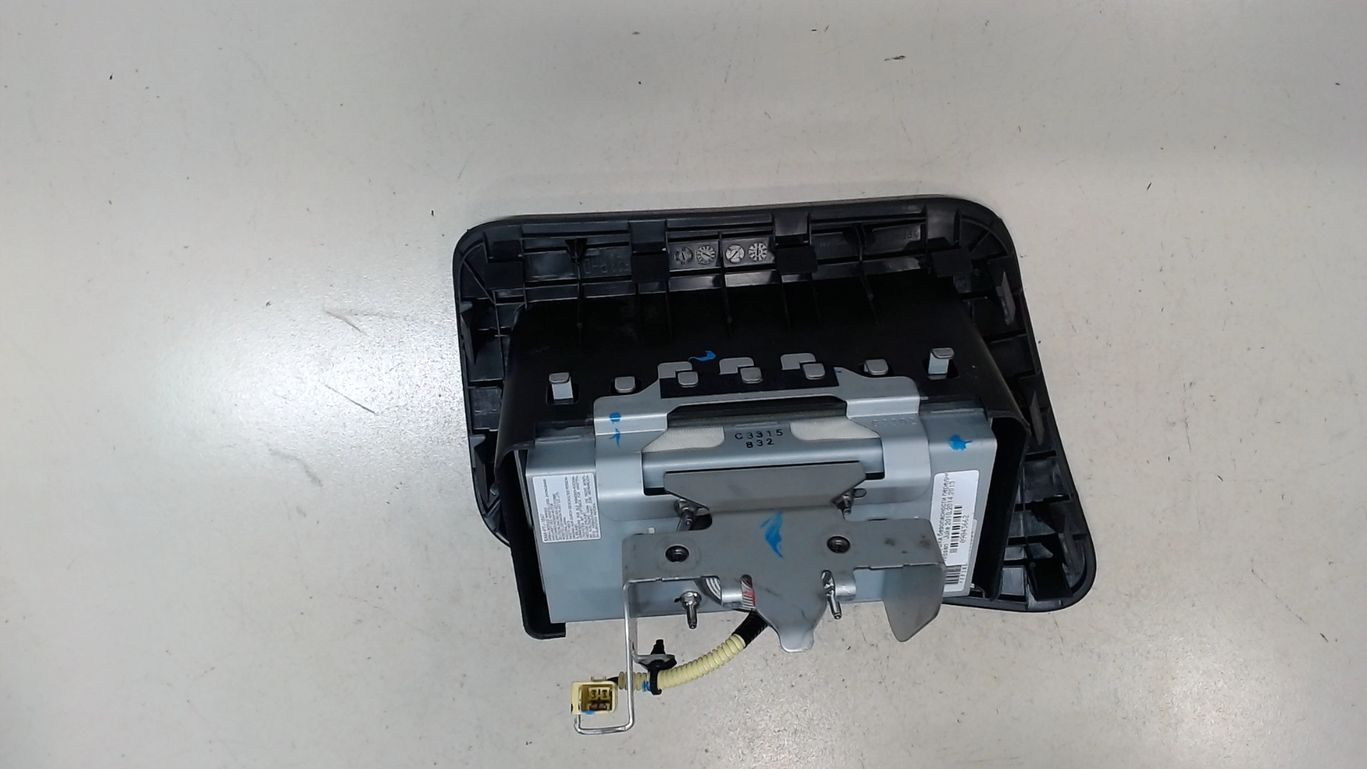 Подушка безопасности пассажирская (в торпедо)