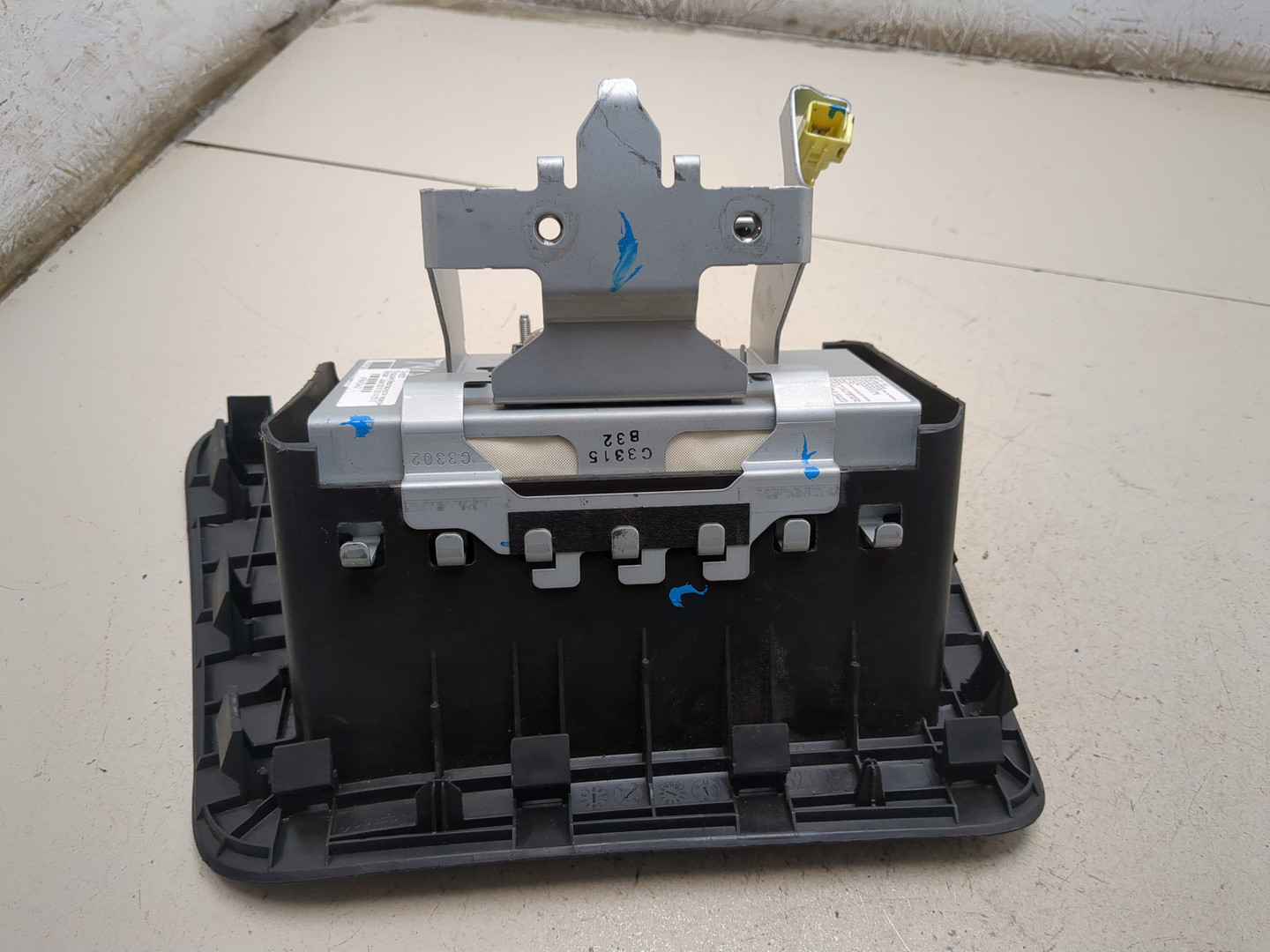 Подушка безопасности пассажирская (в торпедо)