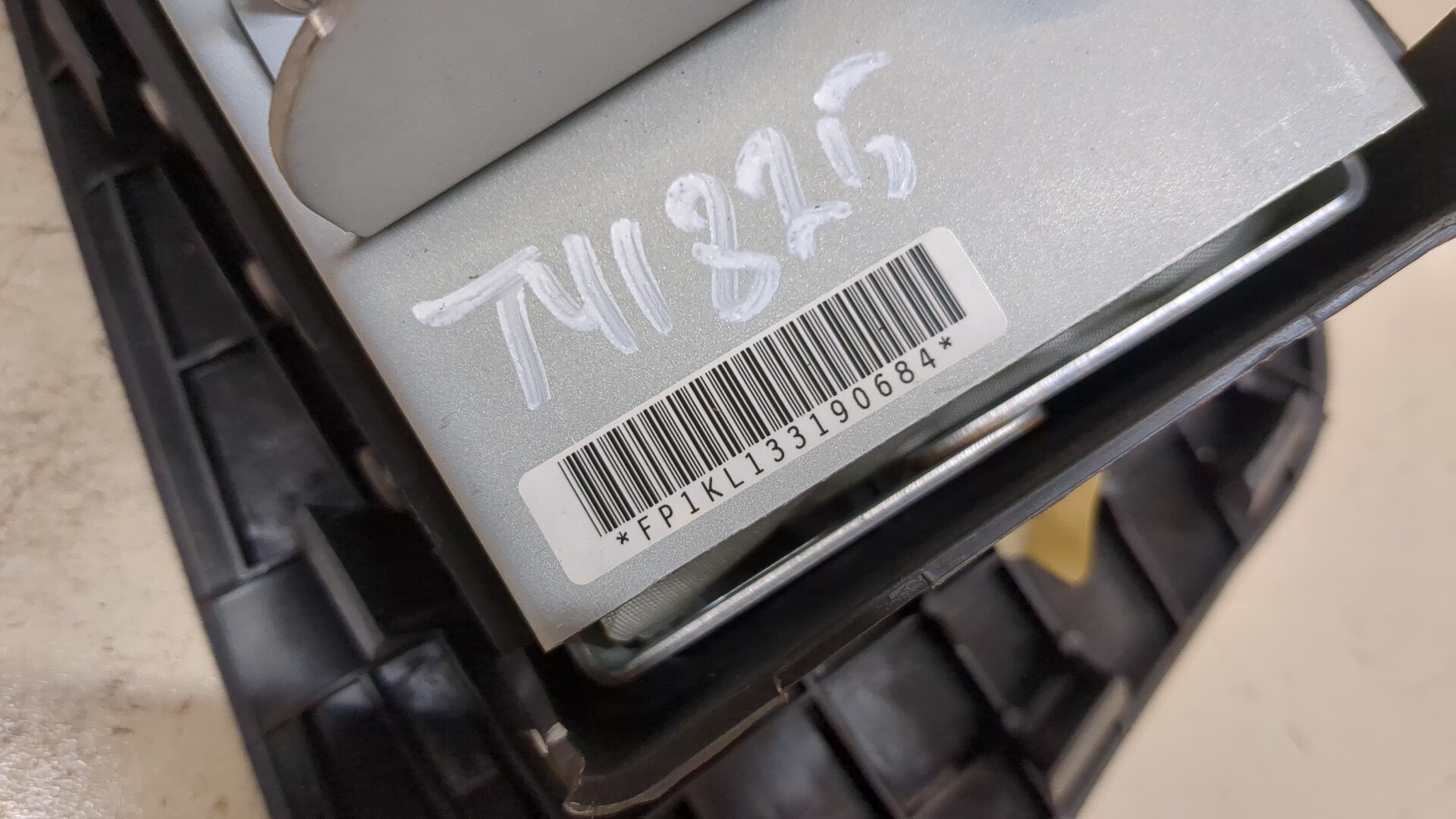 Подушка безопасности пассажирская (в торпедо)