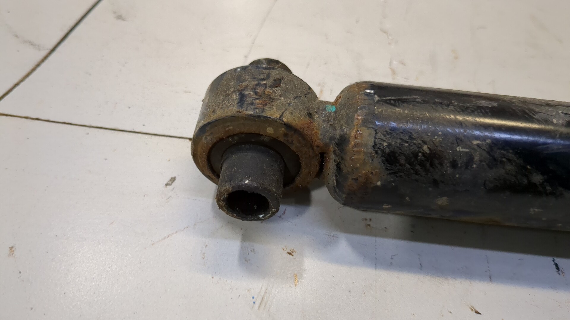 Амортизатор задний (стойка)