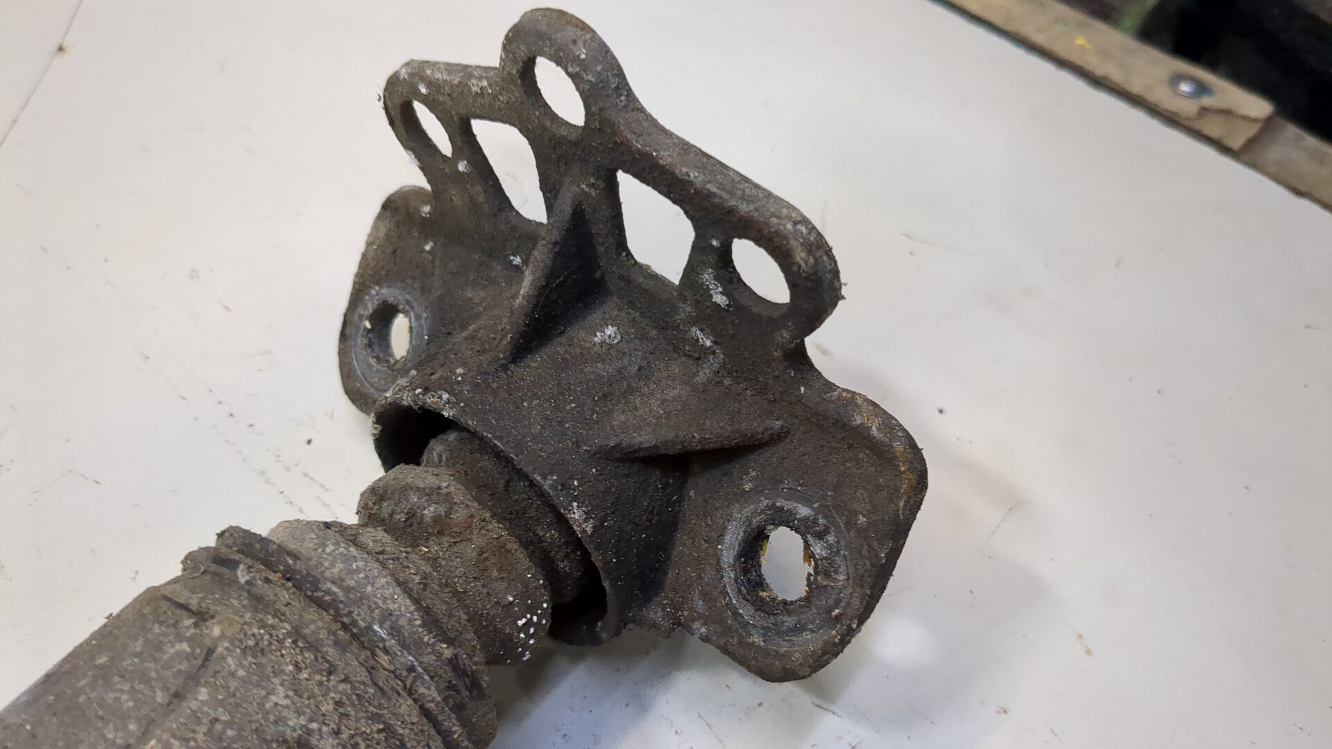 Амортизатор задний (стойка)