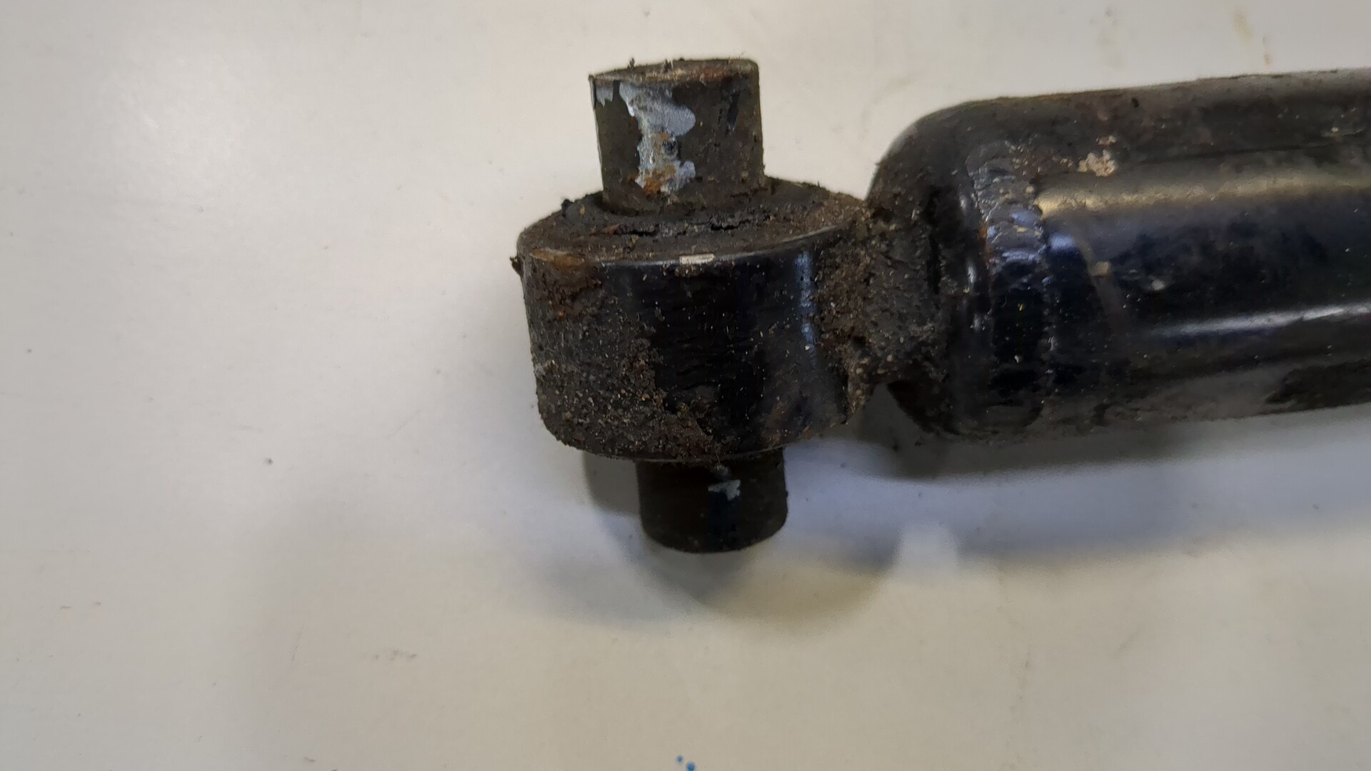 Амортизатор задний (стойка)