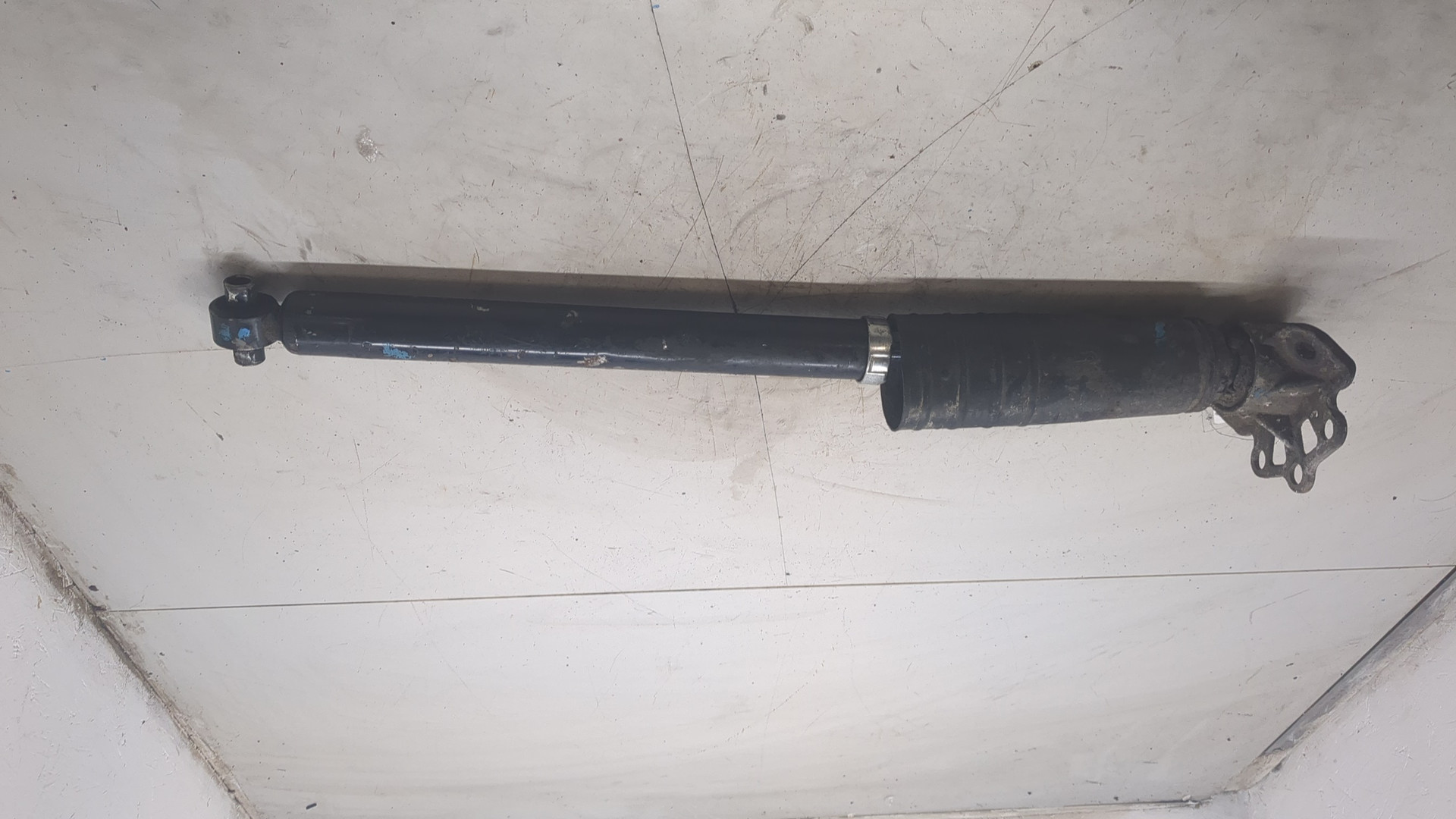 Амортизатор задний (стойка)