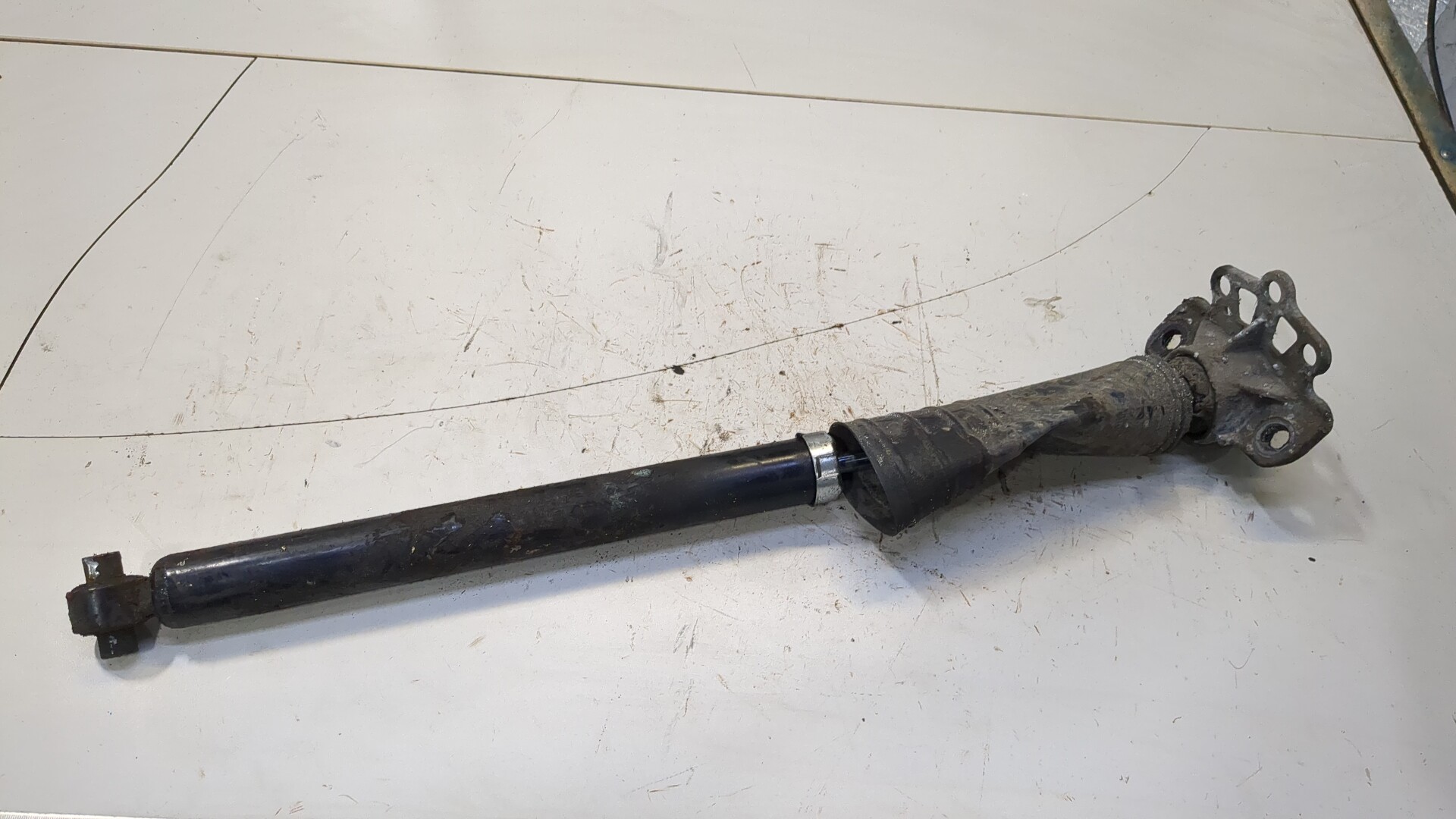 Амортизатор задний (стойка)