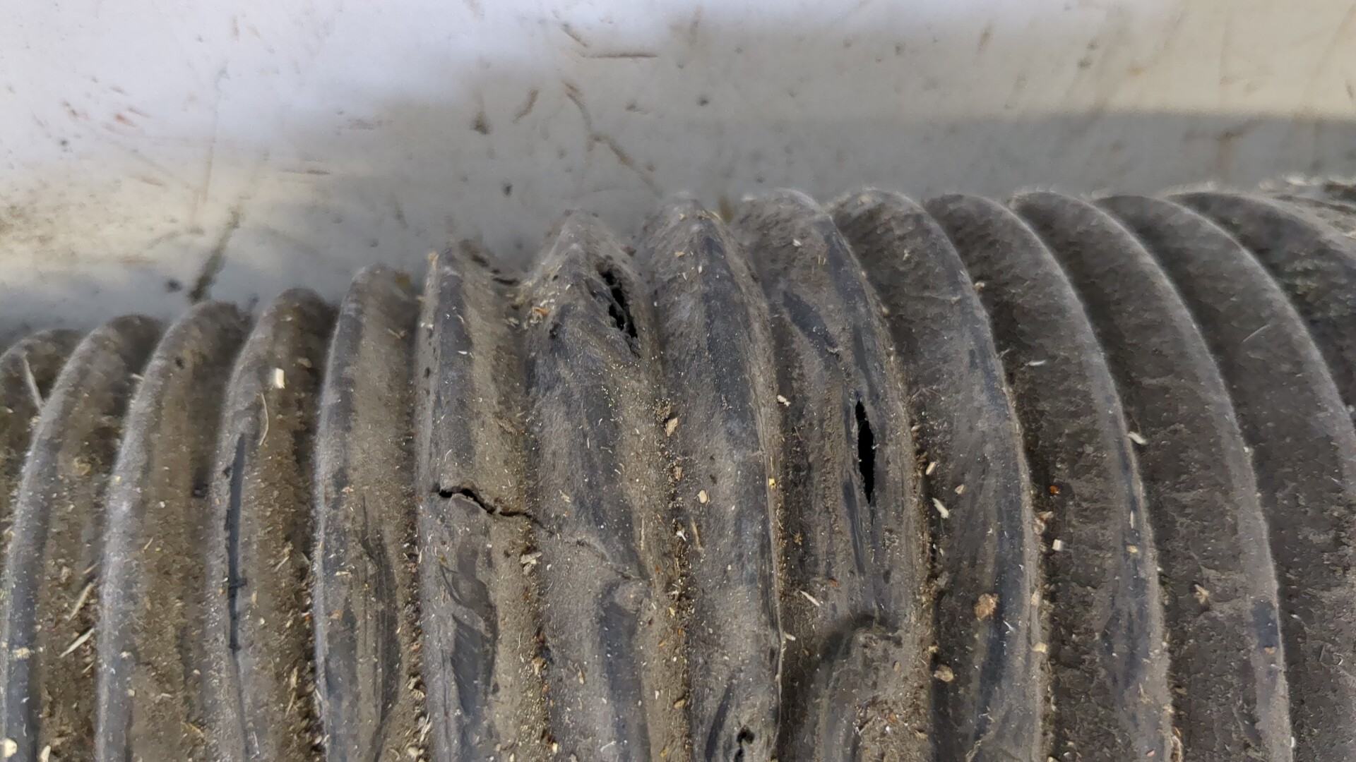 Амортизатор задний левый