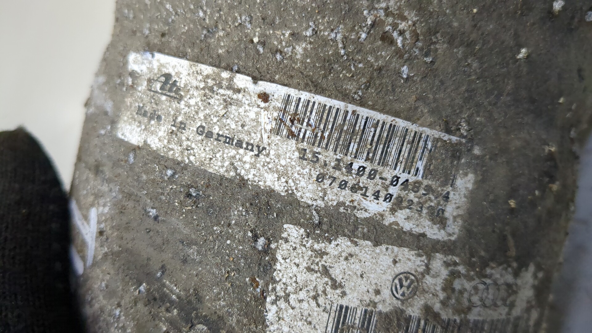 Амортизатор задний левый