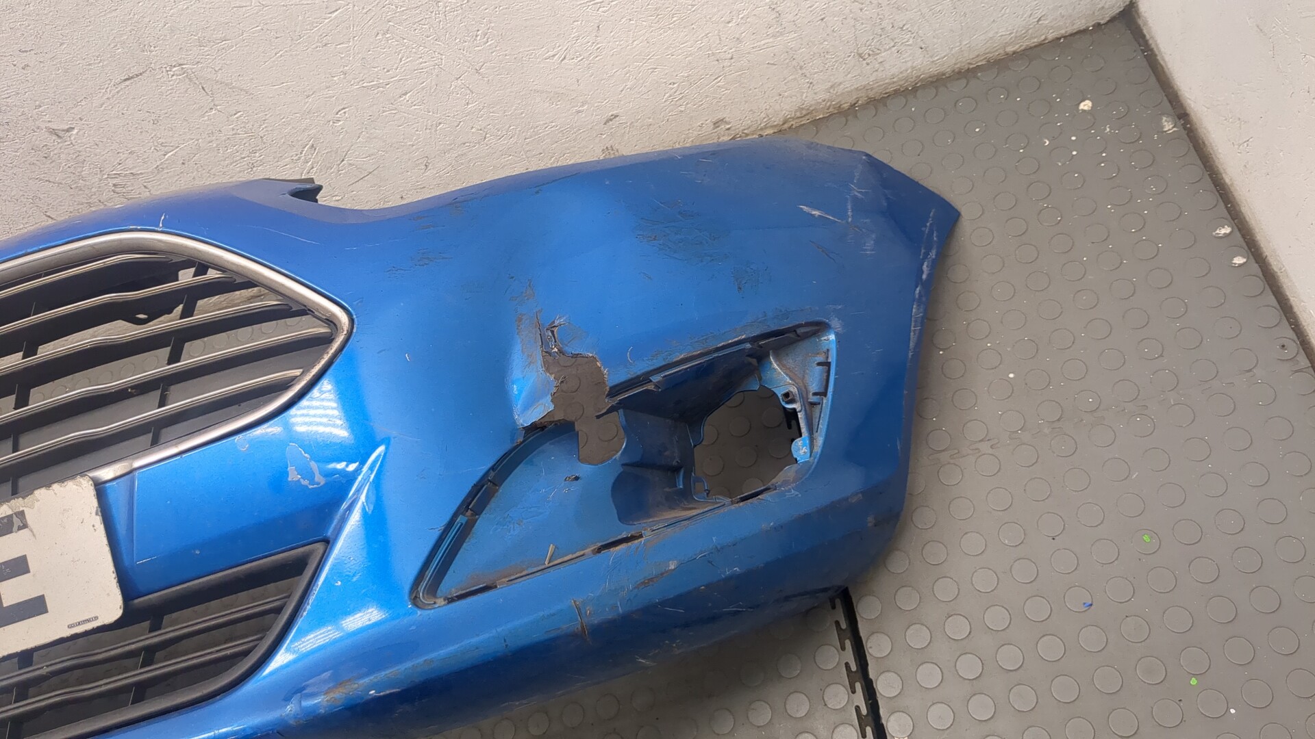 Бампер передний