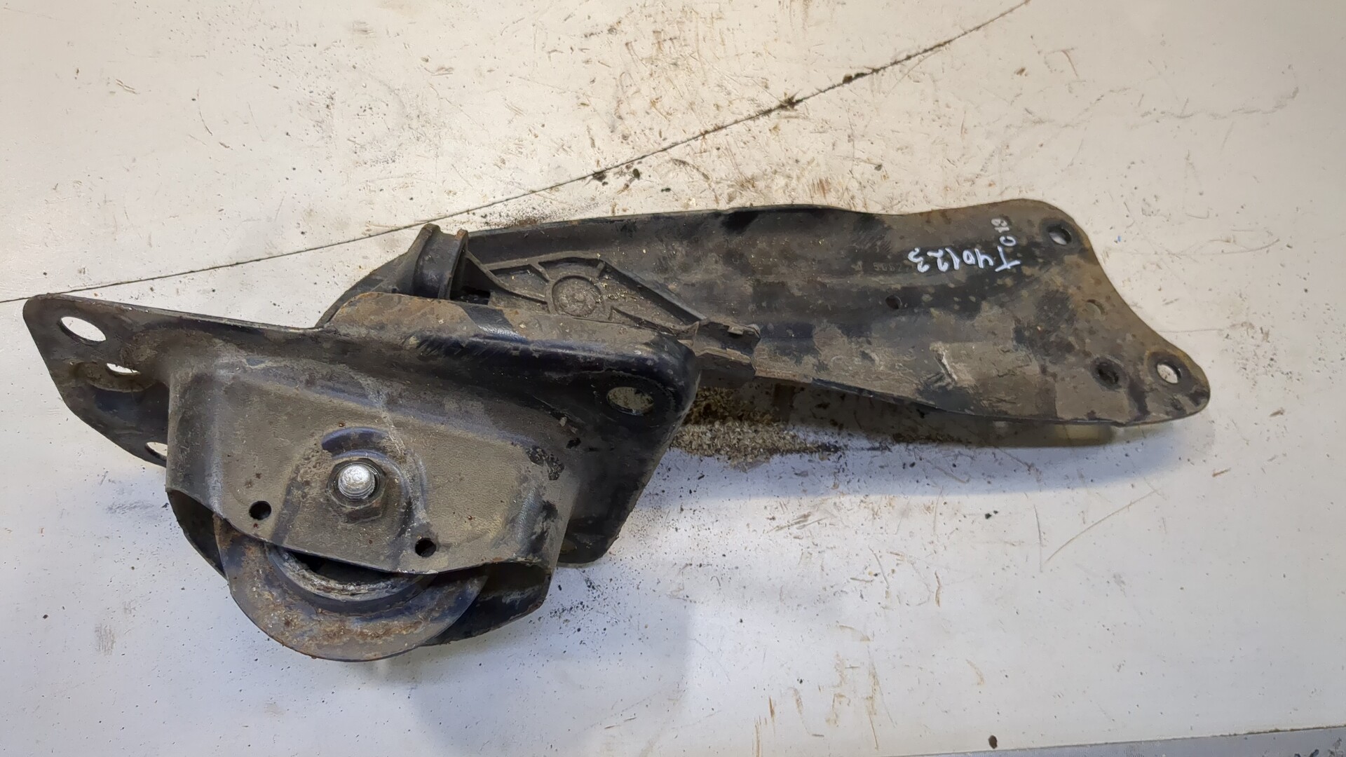 Рычаг задний левый