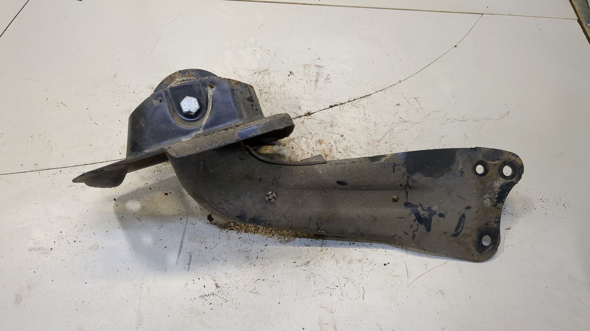 Рычаг задний левый