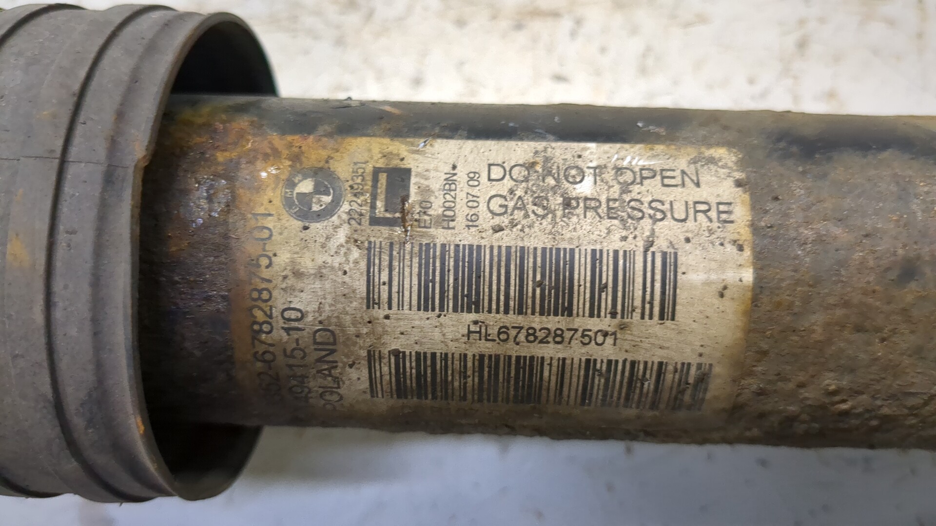 Амортизатор задний левый