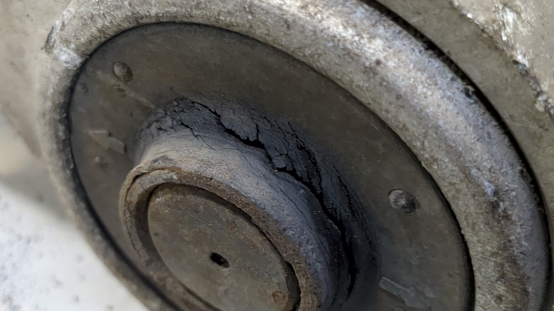 Рычаг передний правый