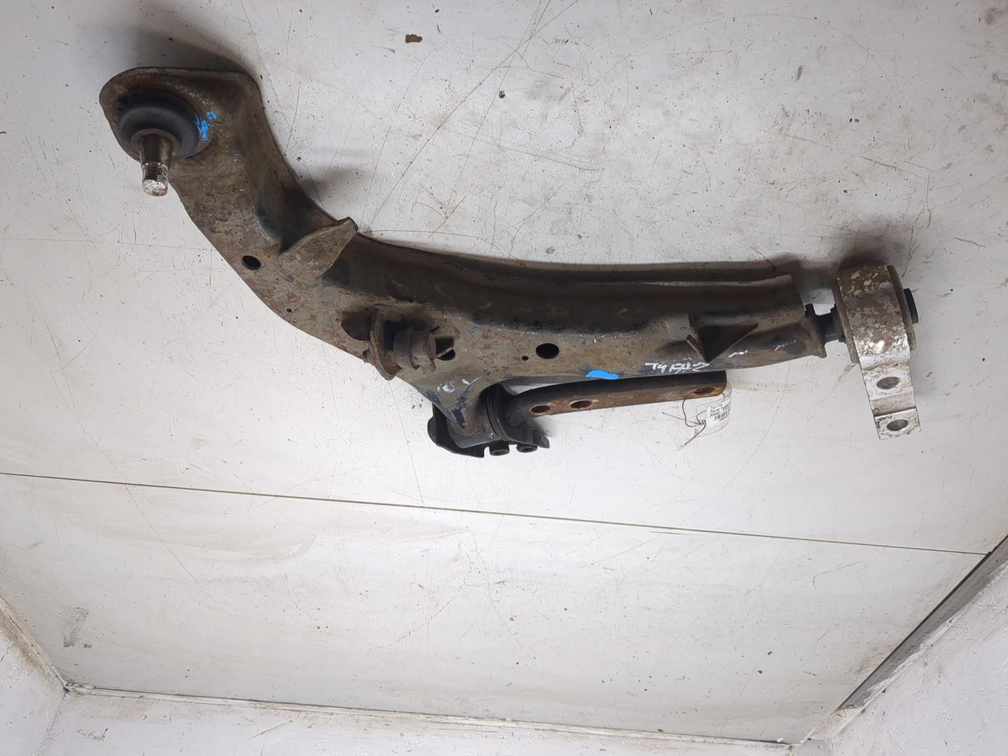 Рычаг передний правый