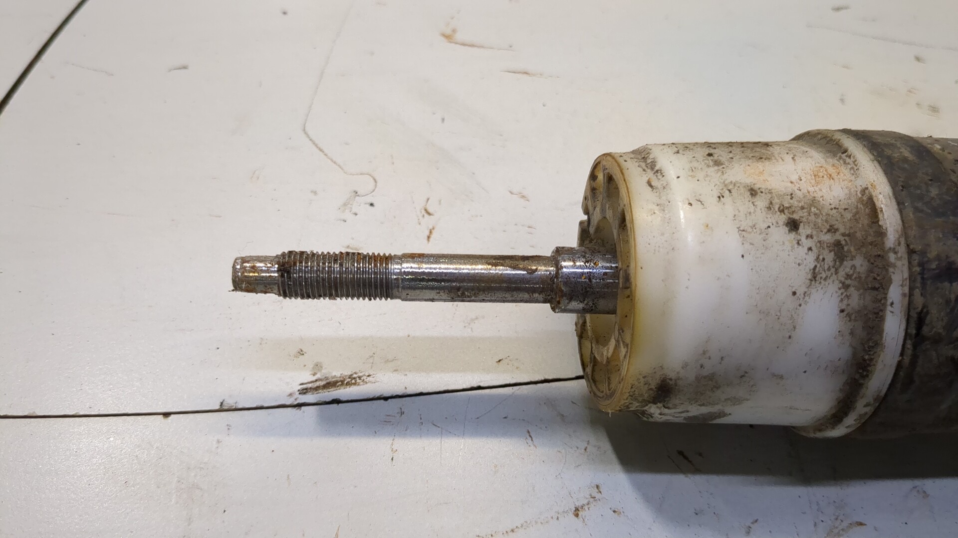 Амортизатор задний (стойка)