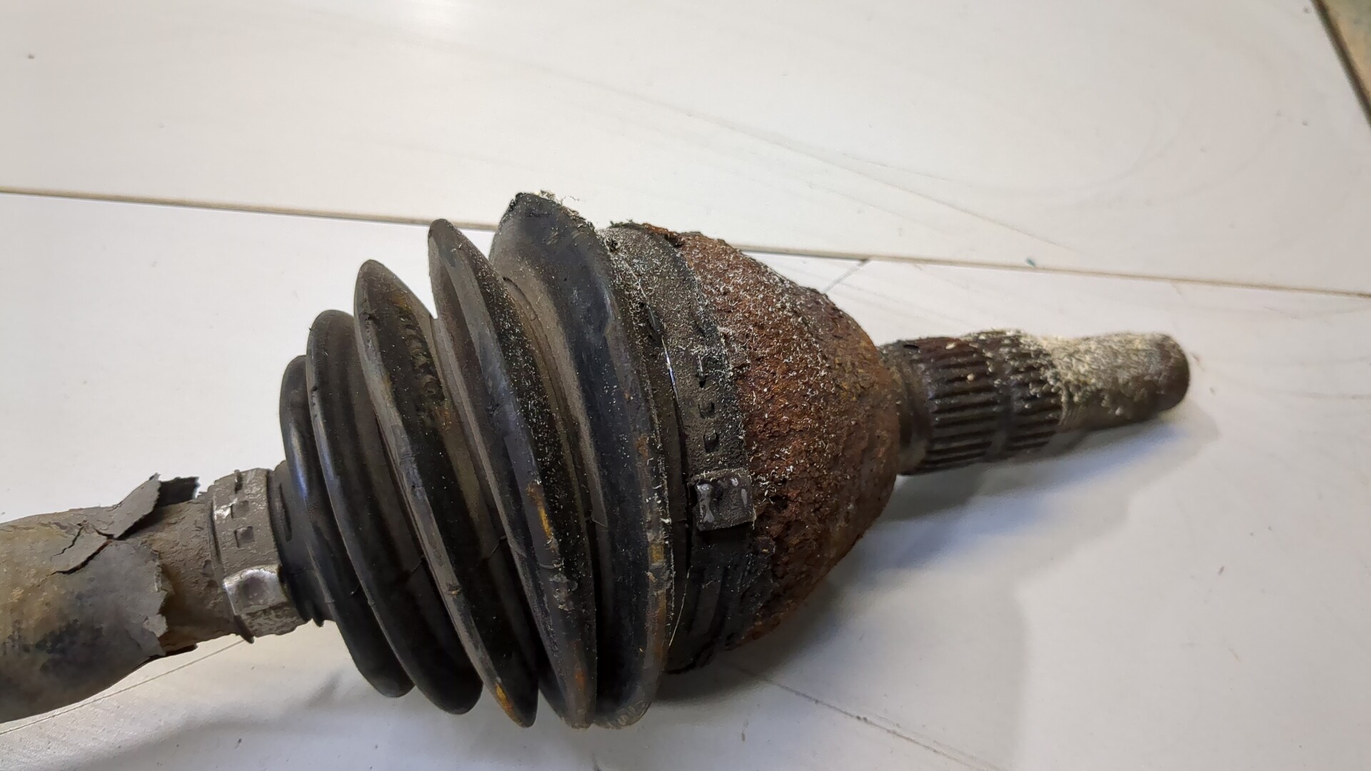 Полуось передняя правая