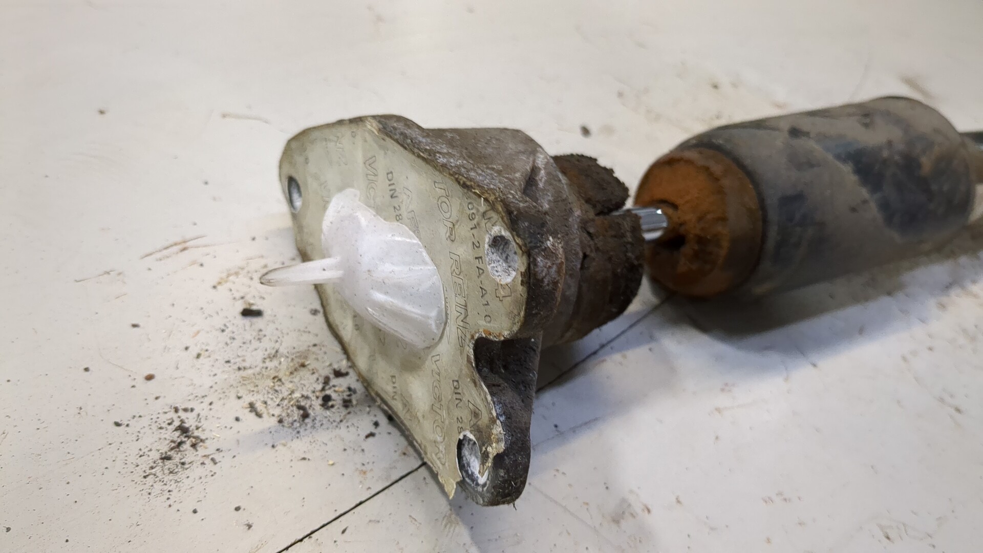 Амортизатор задний (стойка)