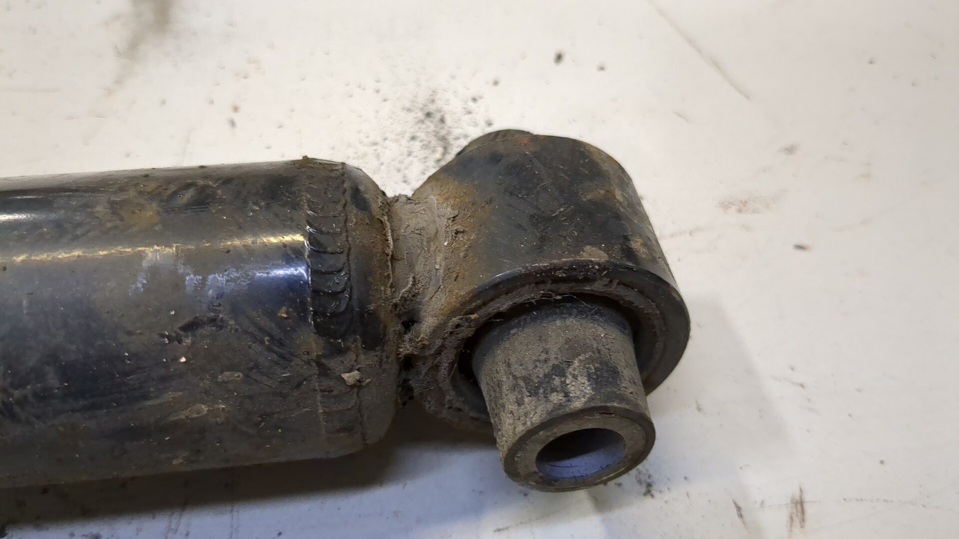 Амортизатор задний (стойка)