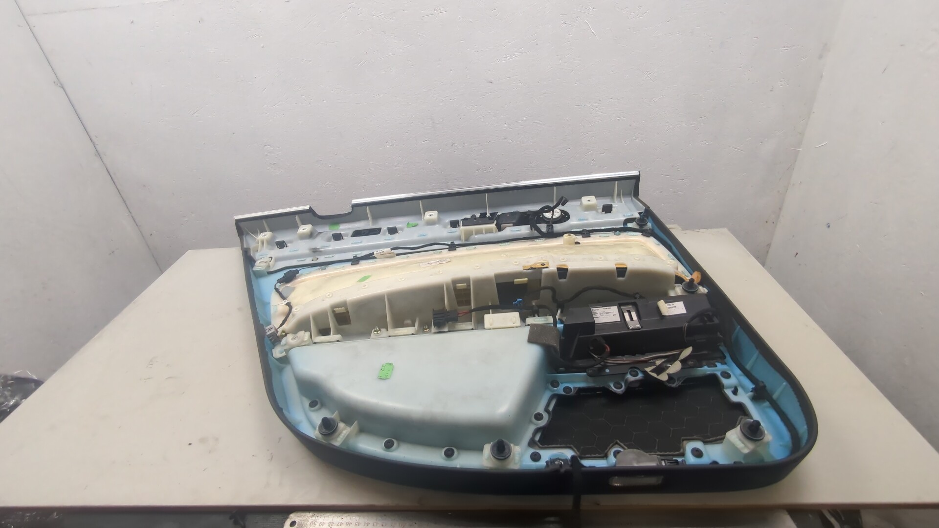 Обшивка двери задней правой