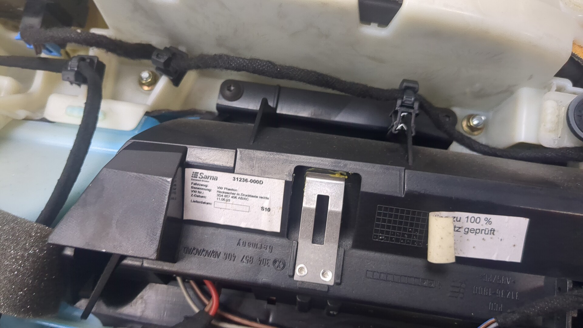 Обшивка двери задней правой