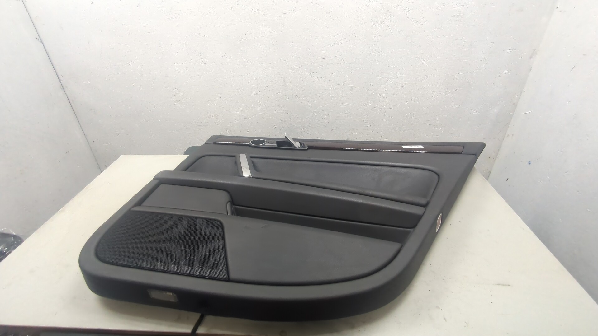 Обшивка двери задней правой