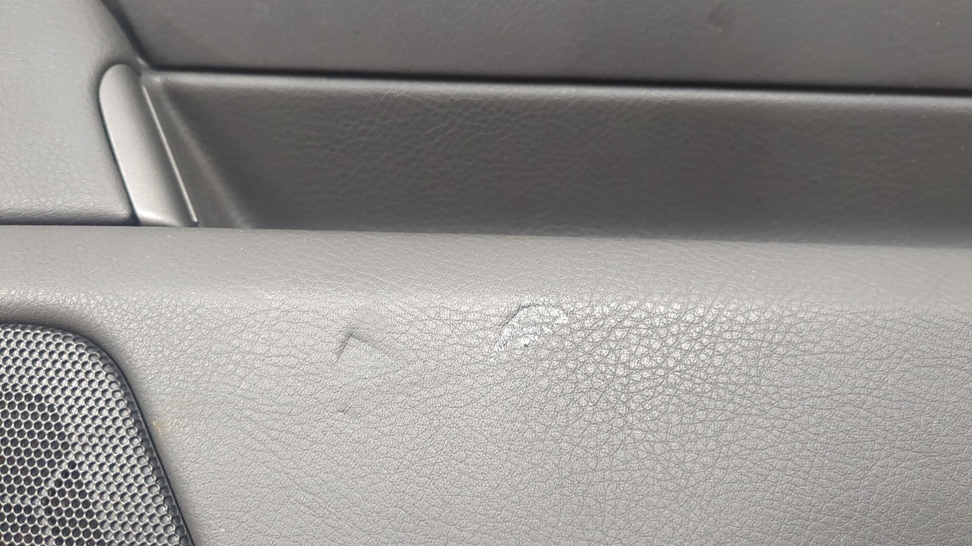 Обшивка двери задней правой