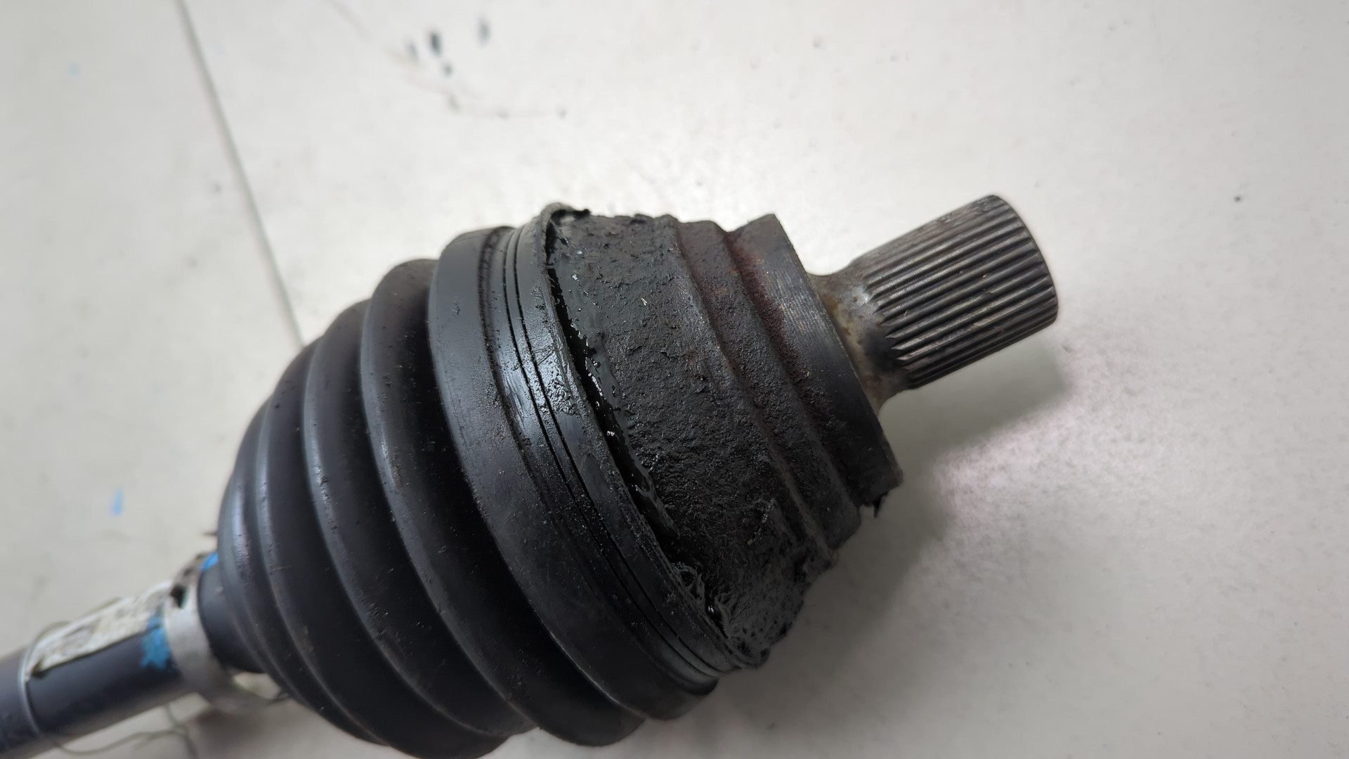 Полуось передняя левая