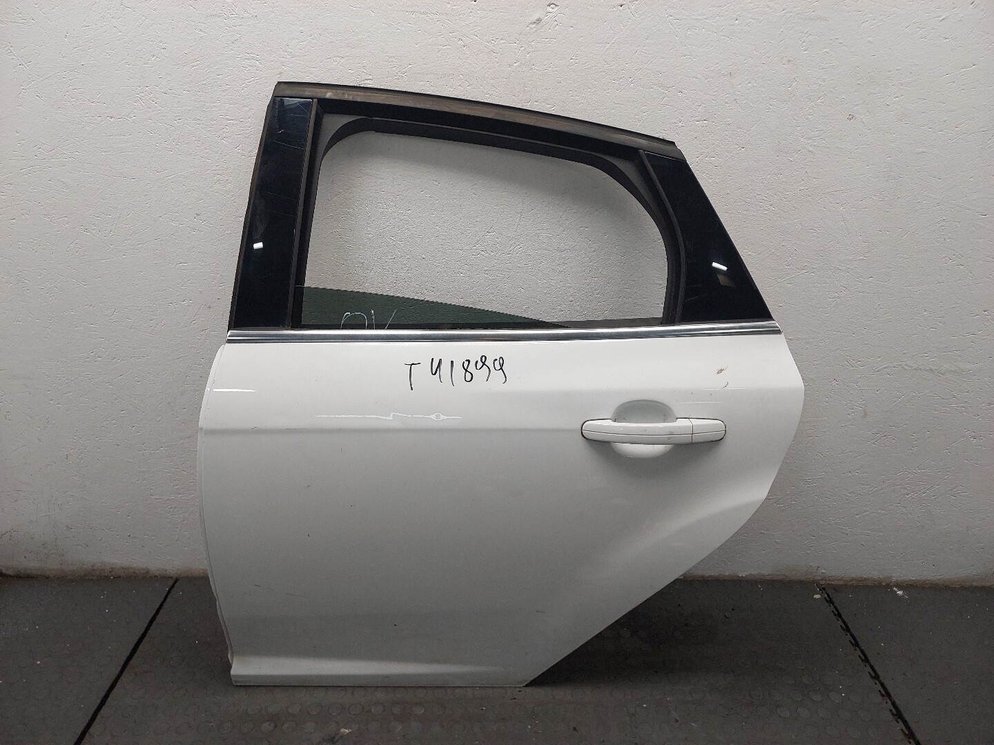 Дверь задняя левая