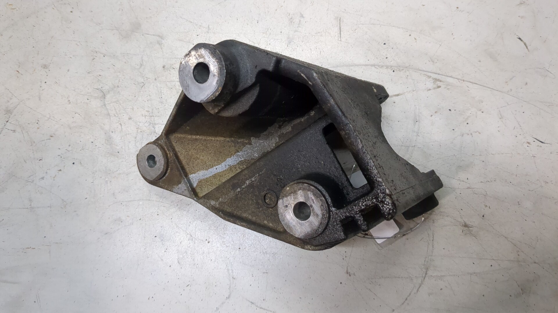 Кронштейн двигателя