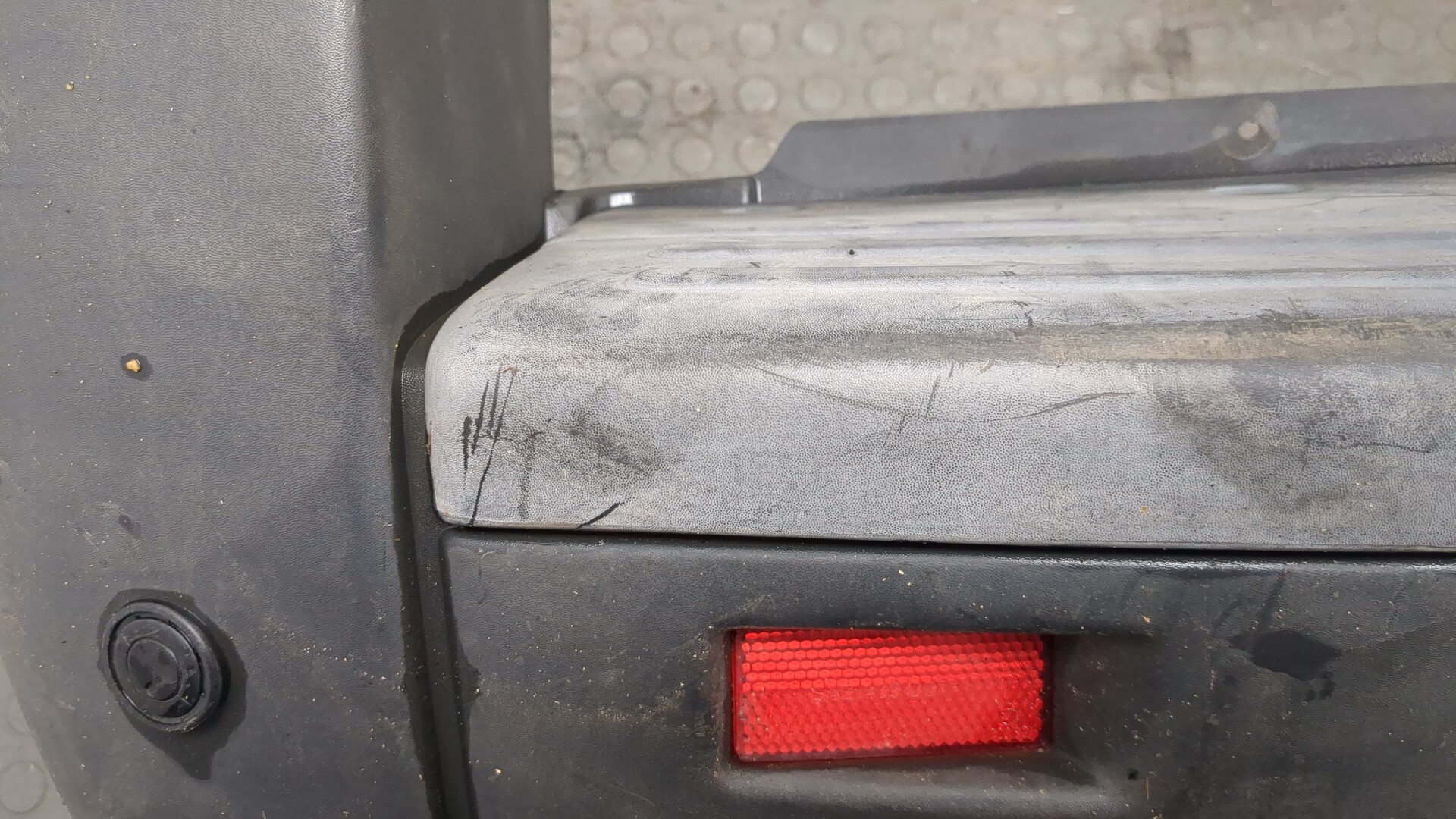 Бампер задний