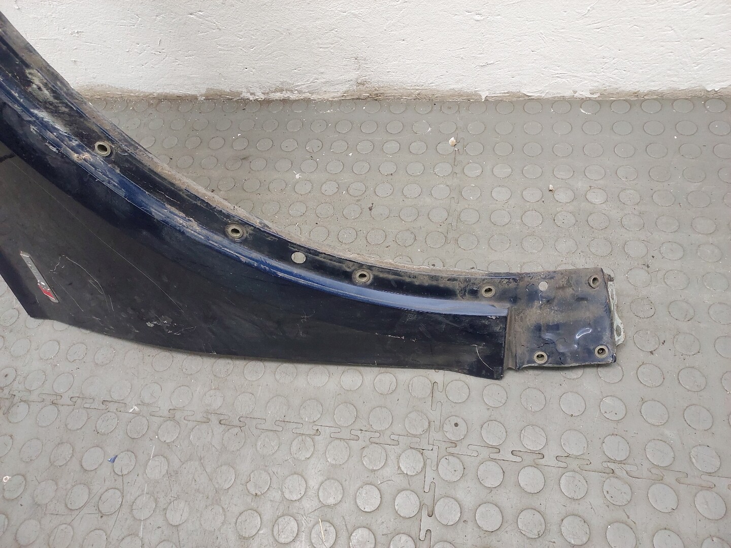 Крыло переднее правое