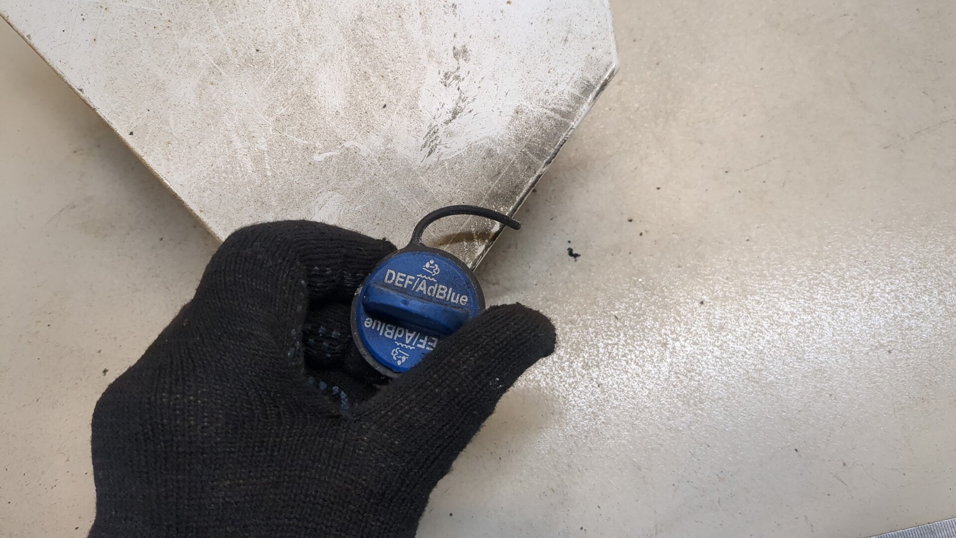 Лючок бензобака