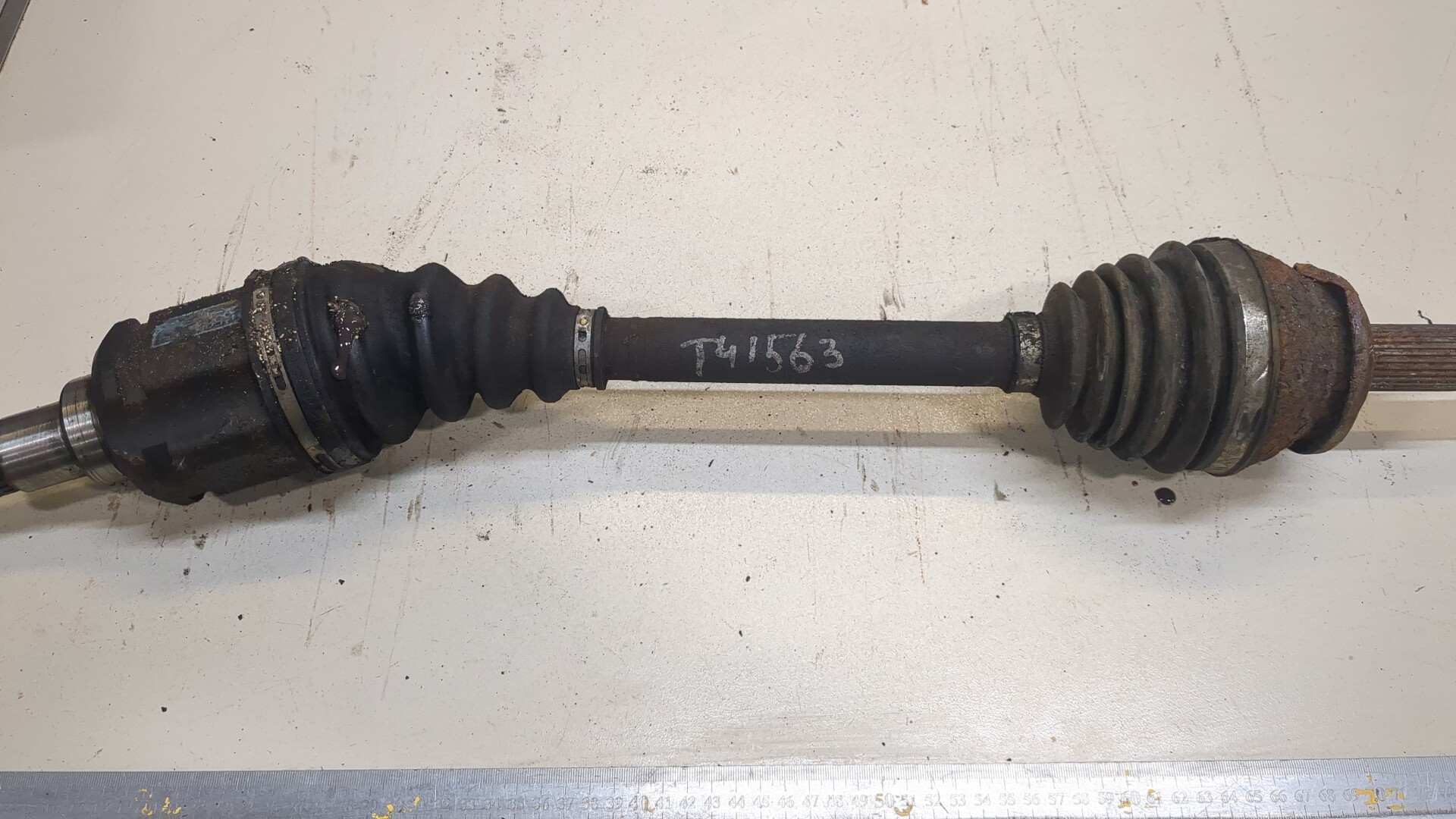 Полуось передняя левая