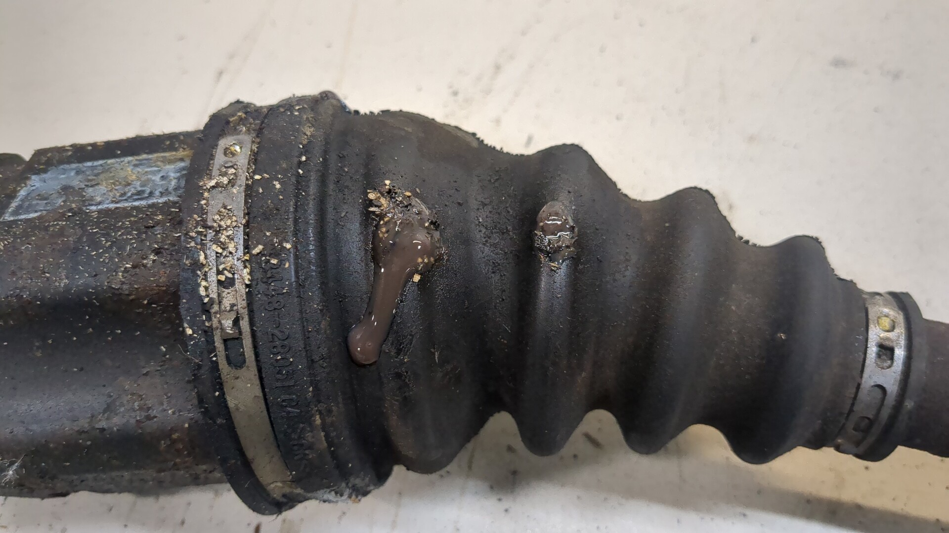 Полуось передняя левая