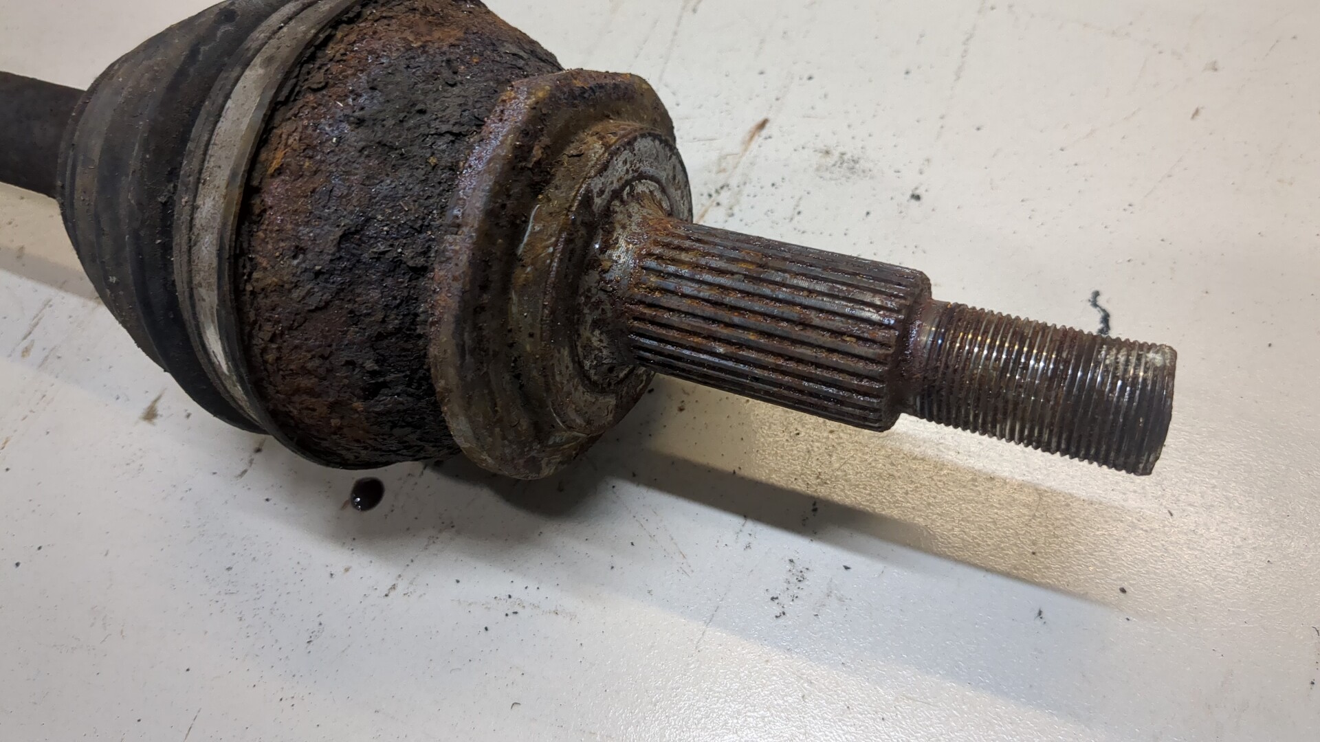 Полуось передняя левая