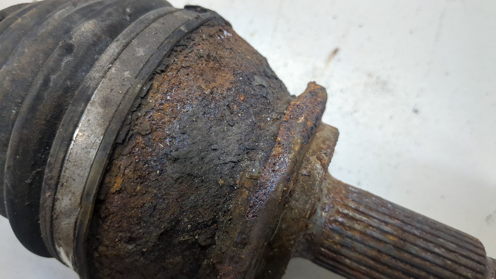 Полуось передняя левая