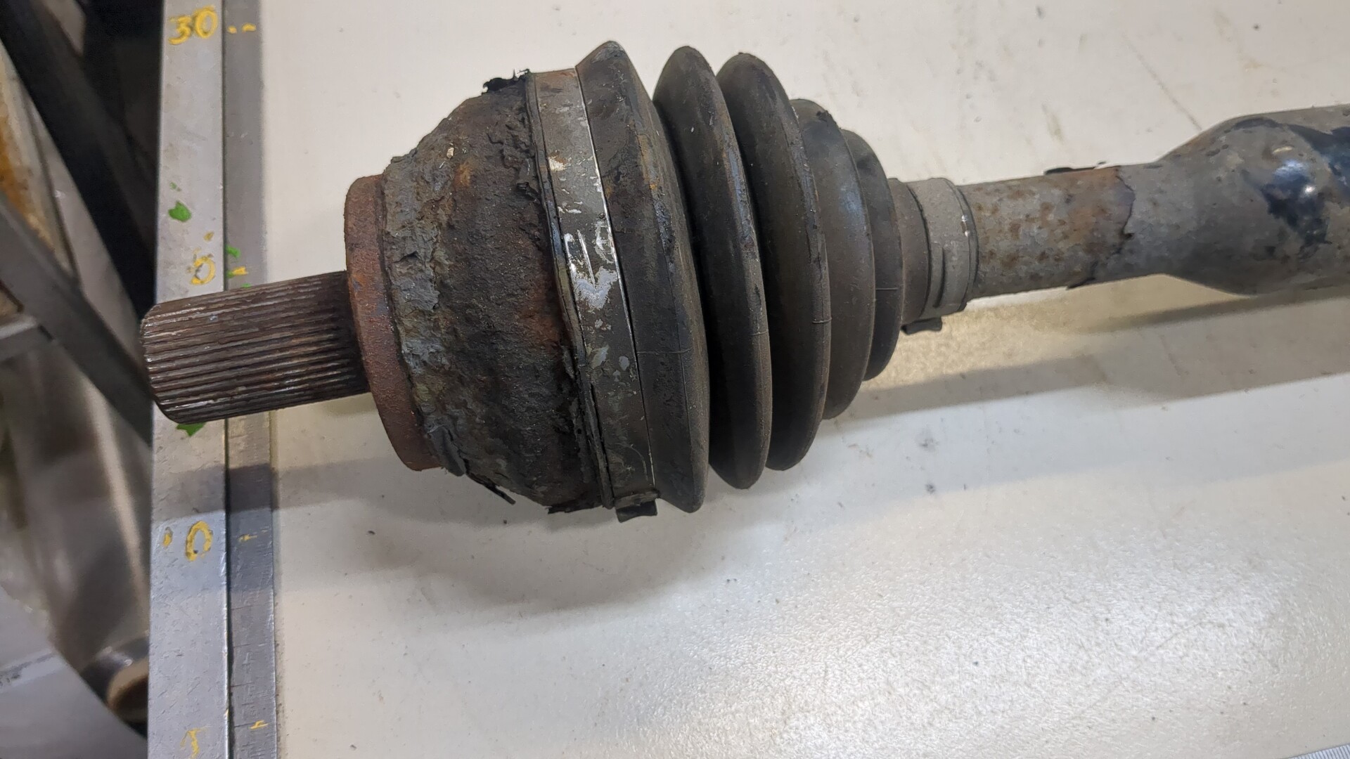 Полуось передняя правая