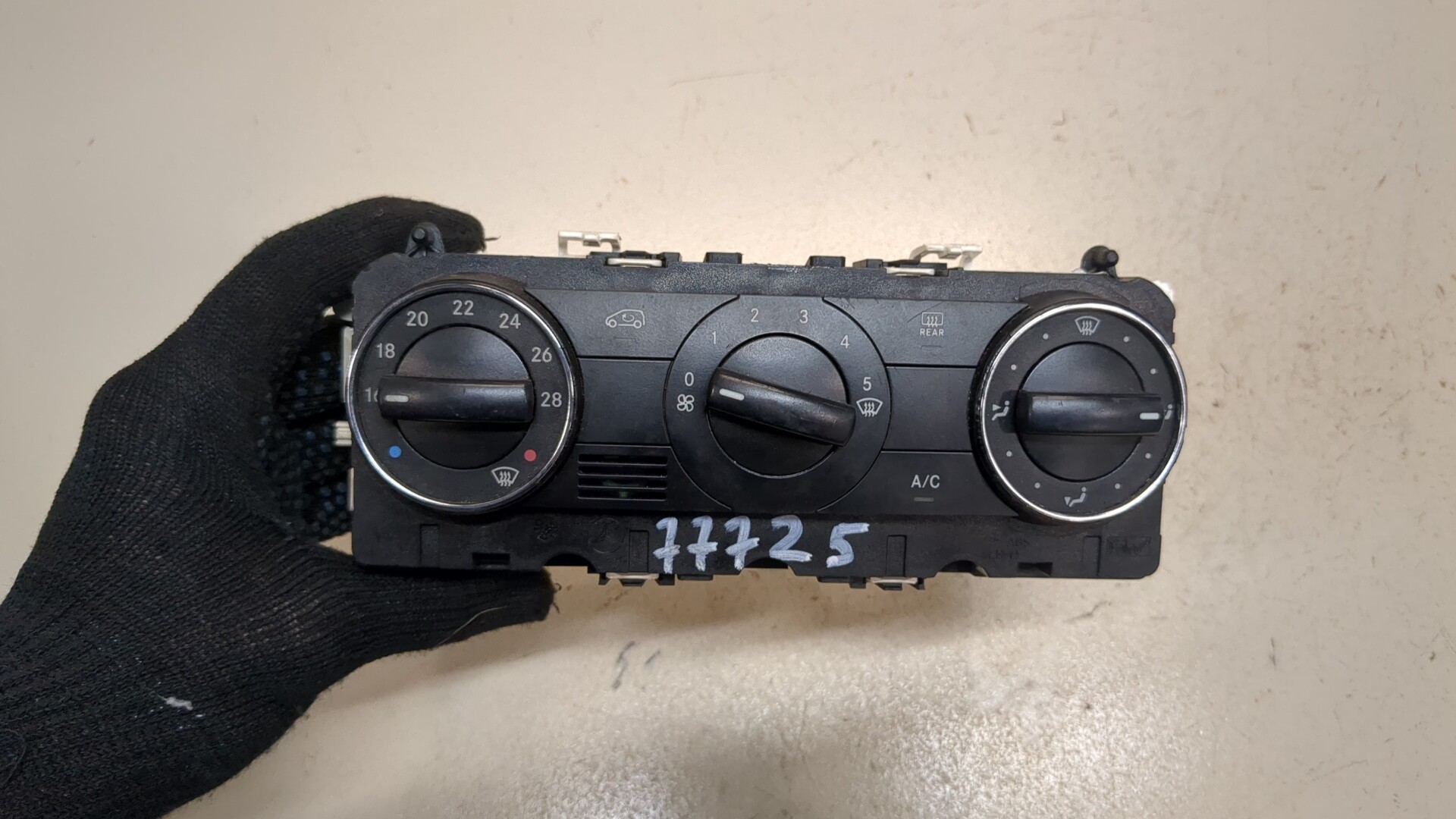 Переключатель отопителя