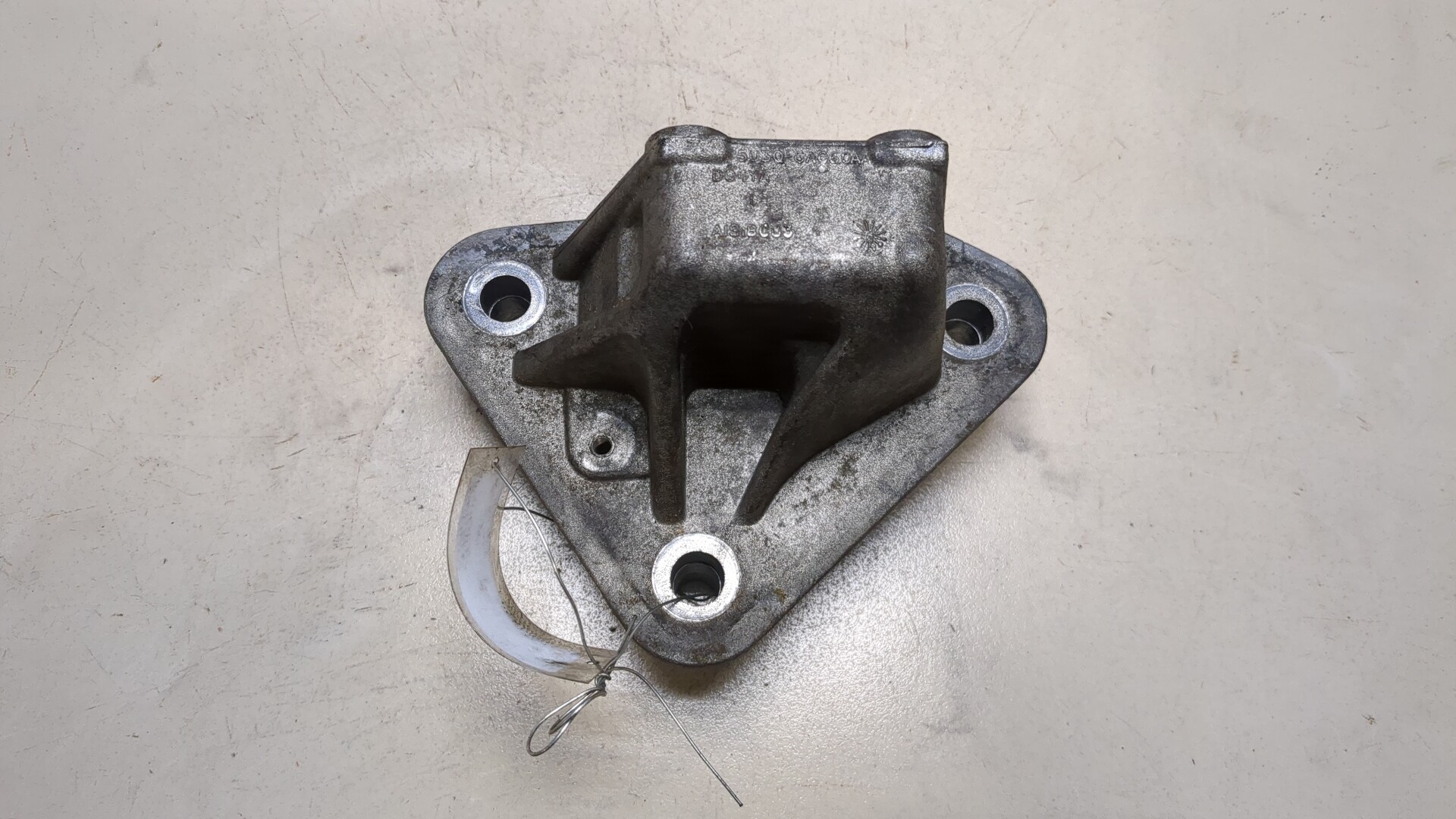 Кронштейн двигателя