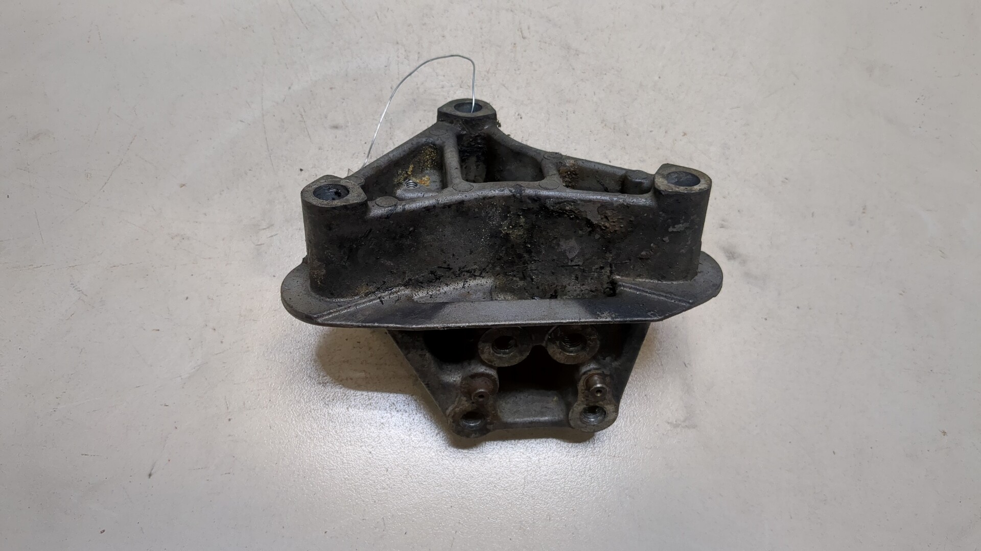 Кронштейн двигателя