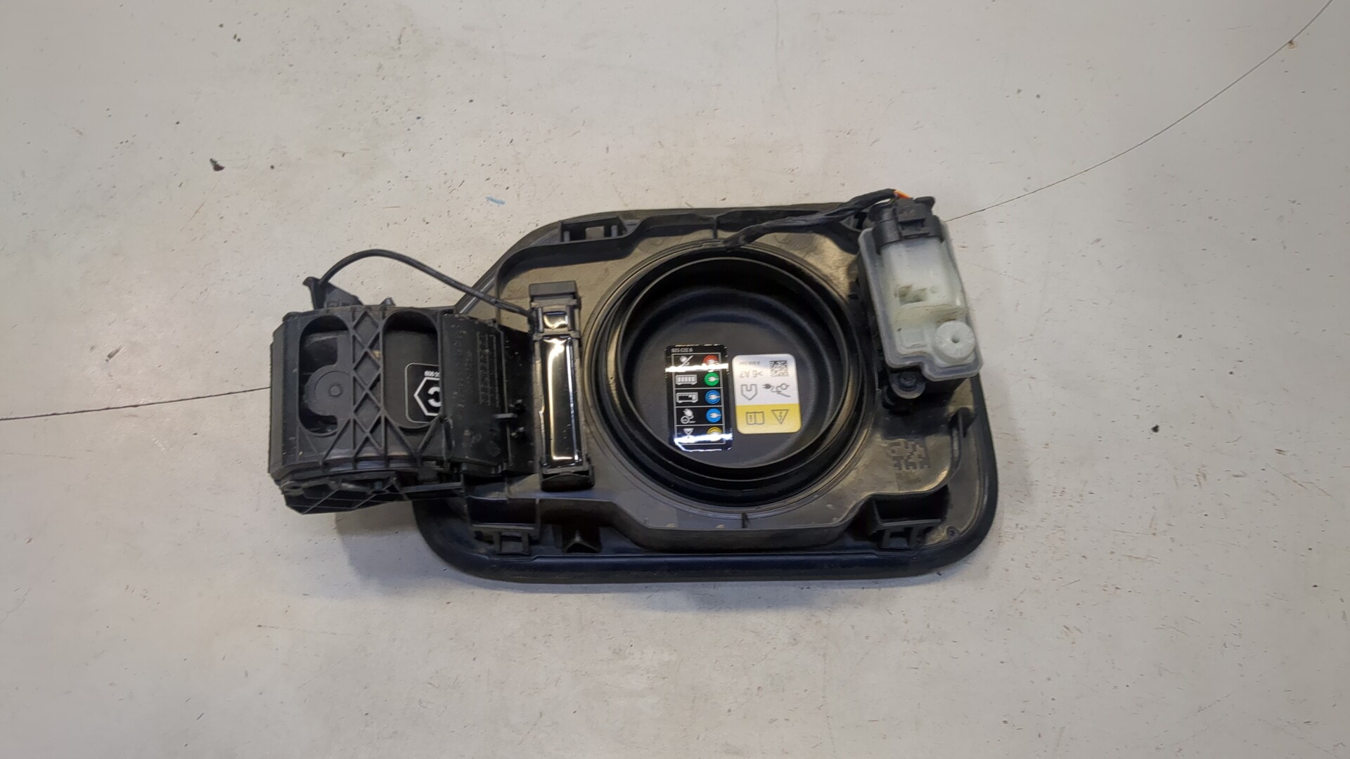 Лючок бензобака