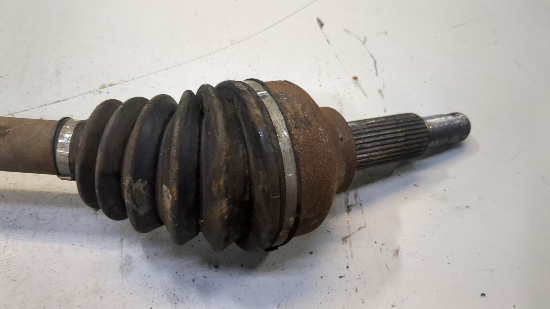 Полуось передняя левая