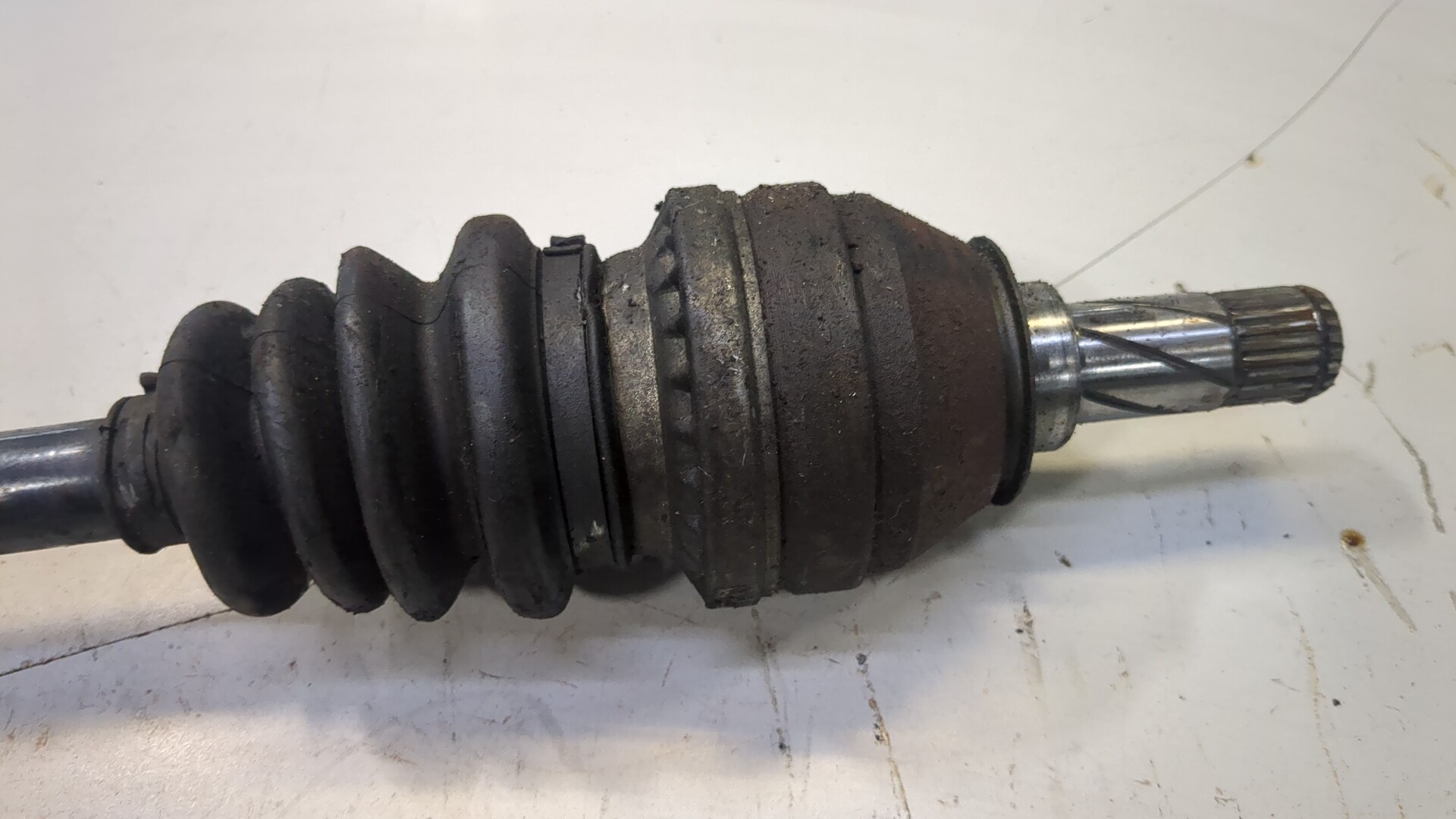 Полуось передняя левая