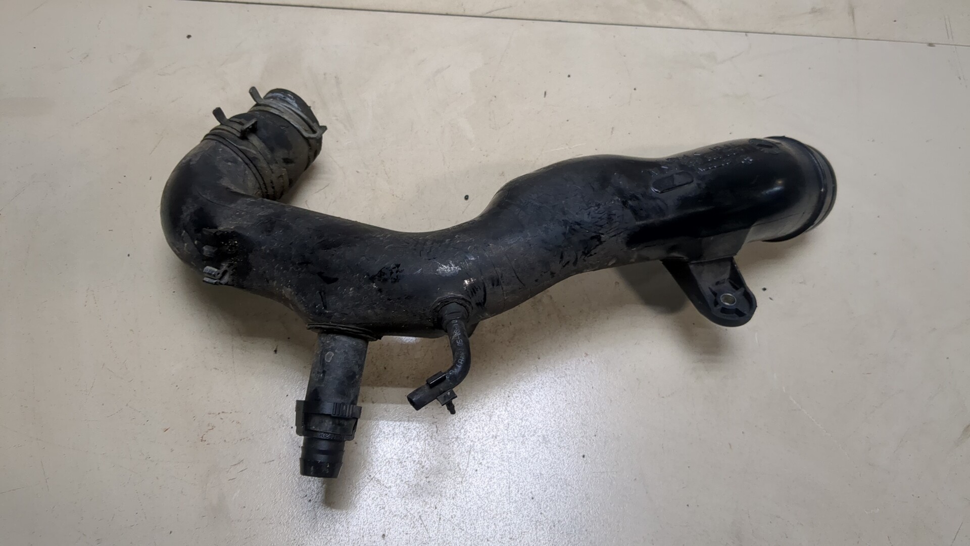 Патрубок воздушного фильтра