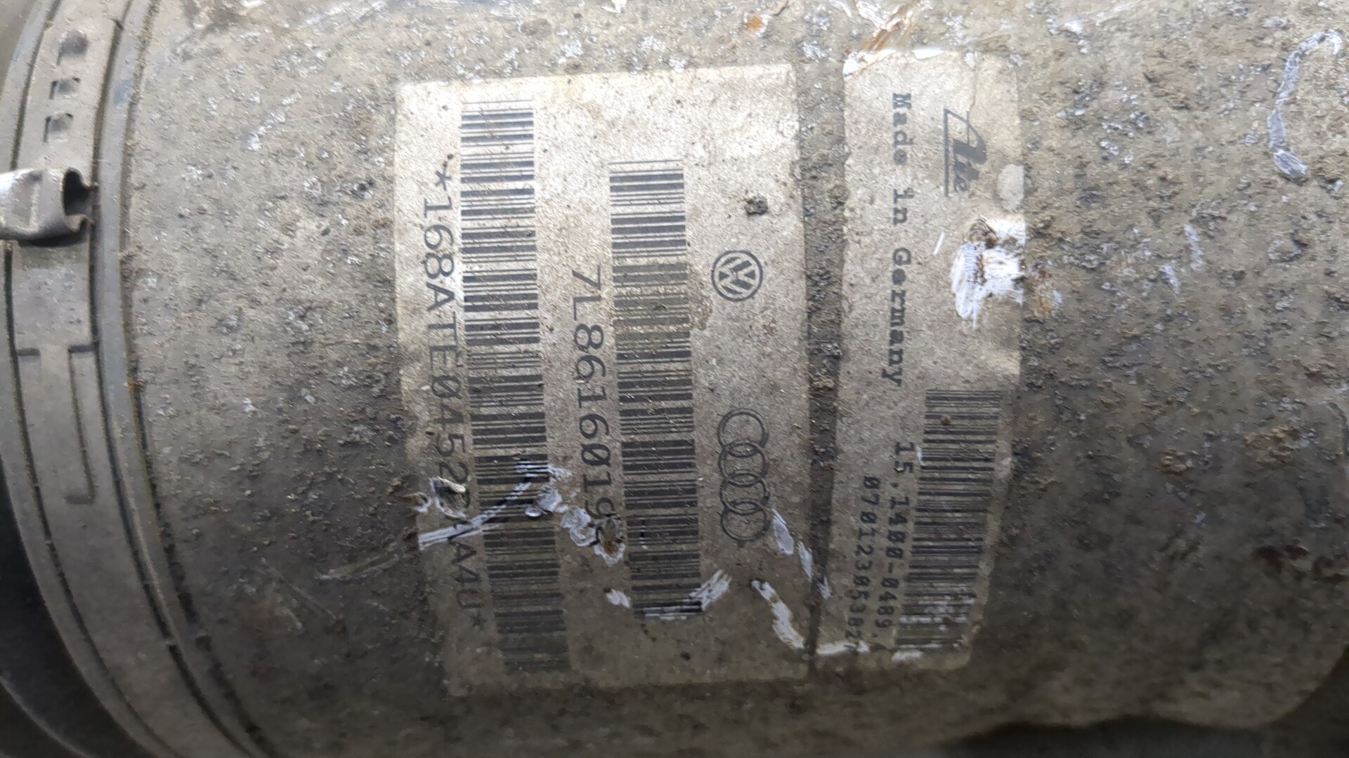 Амортизатор задний левый