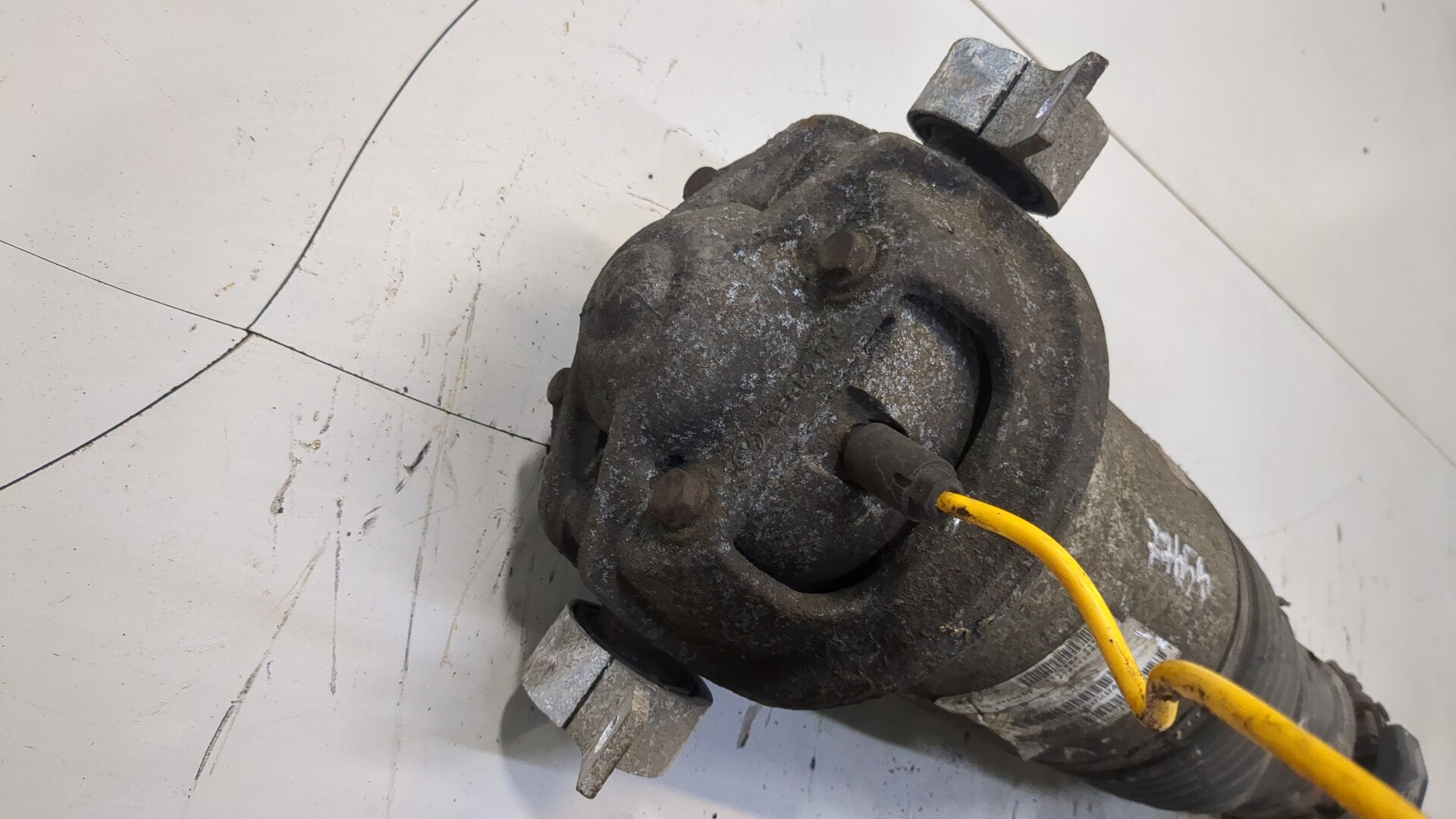 Амортизатор задний правый