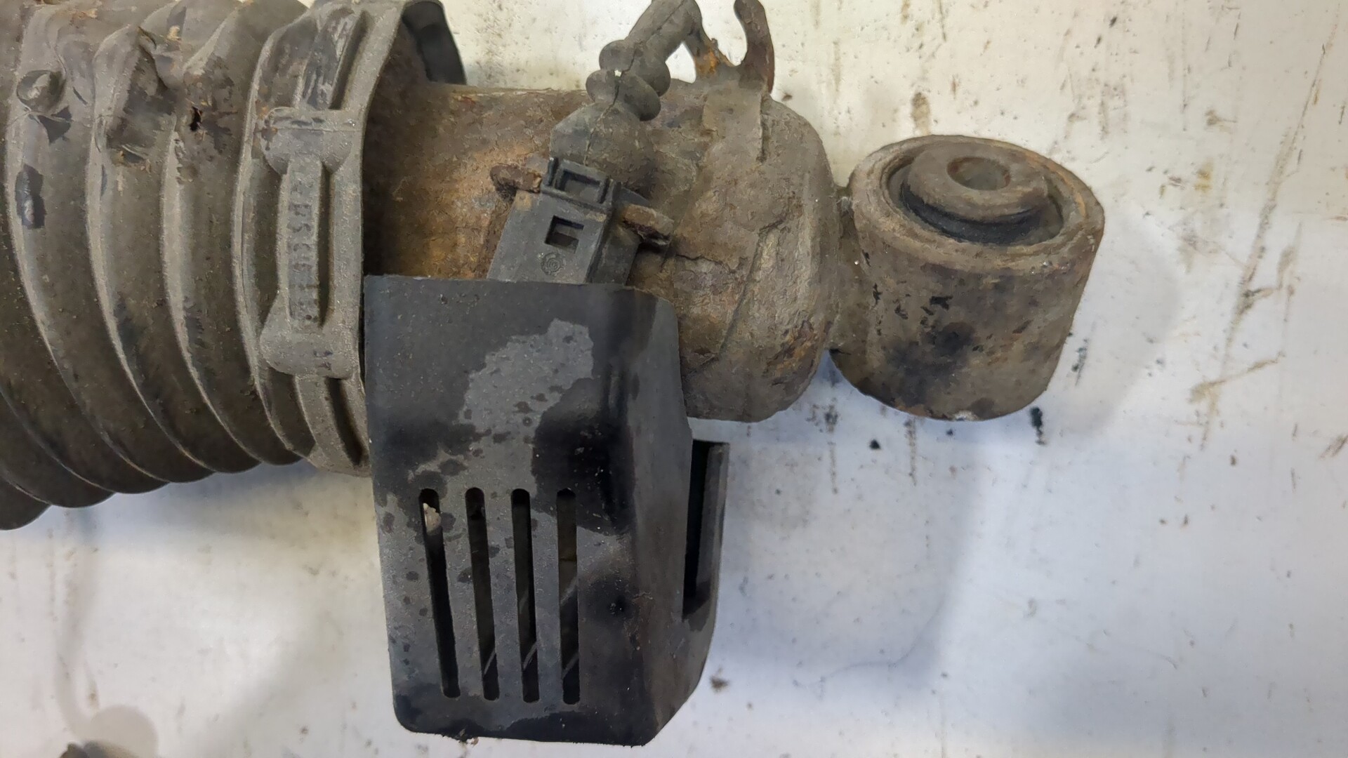 Амортизатор задний правый