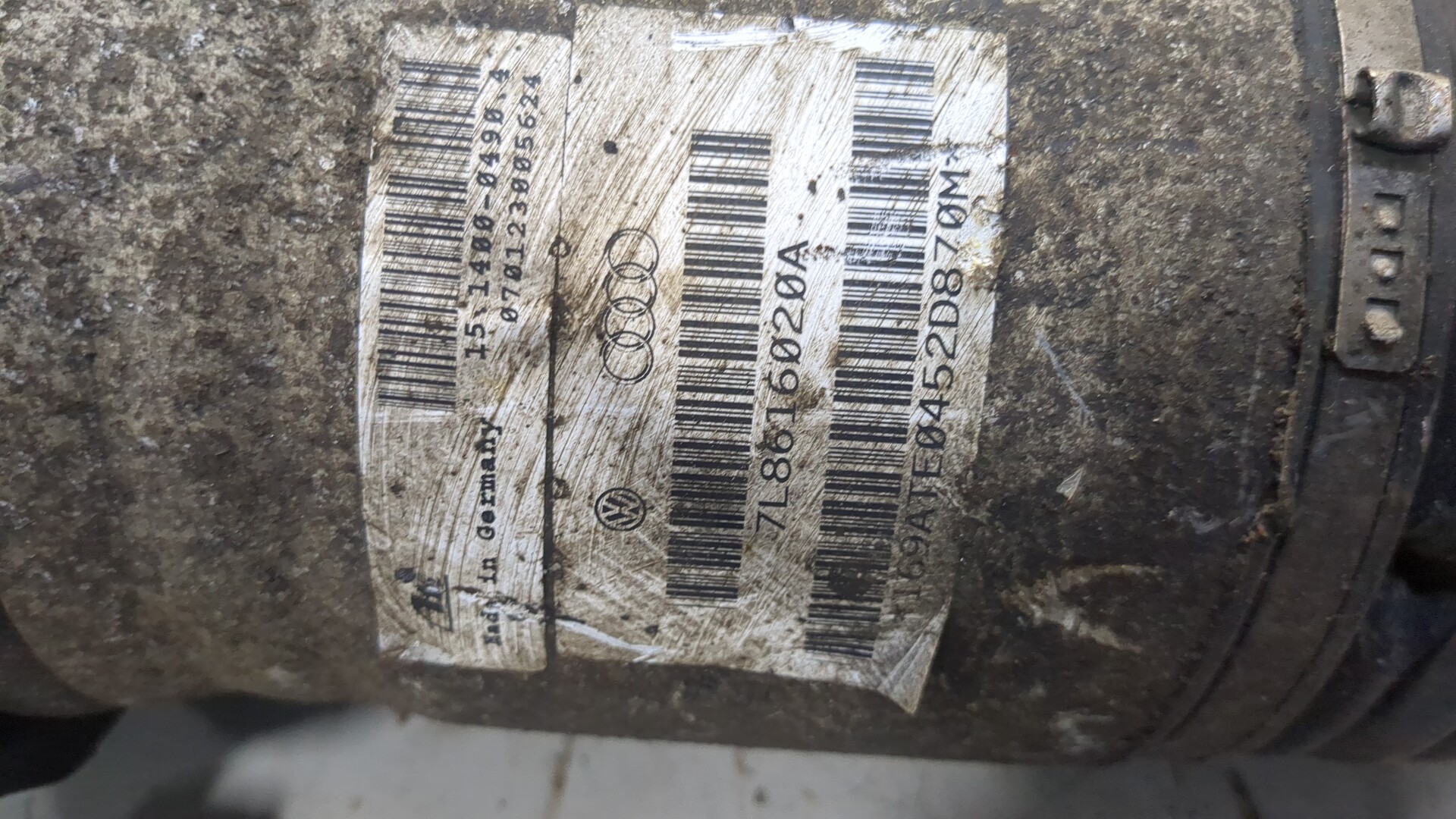 Амортизатор задний правый